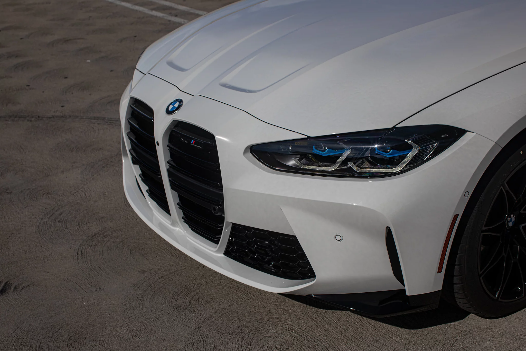 Alpine White III BMW M4