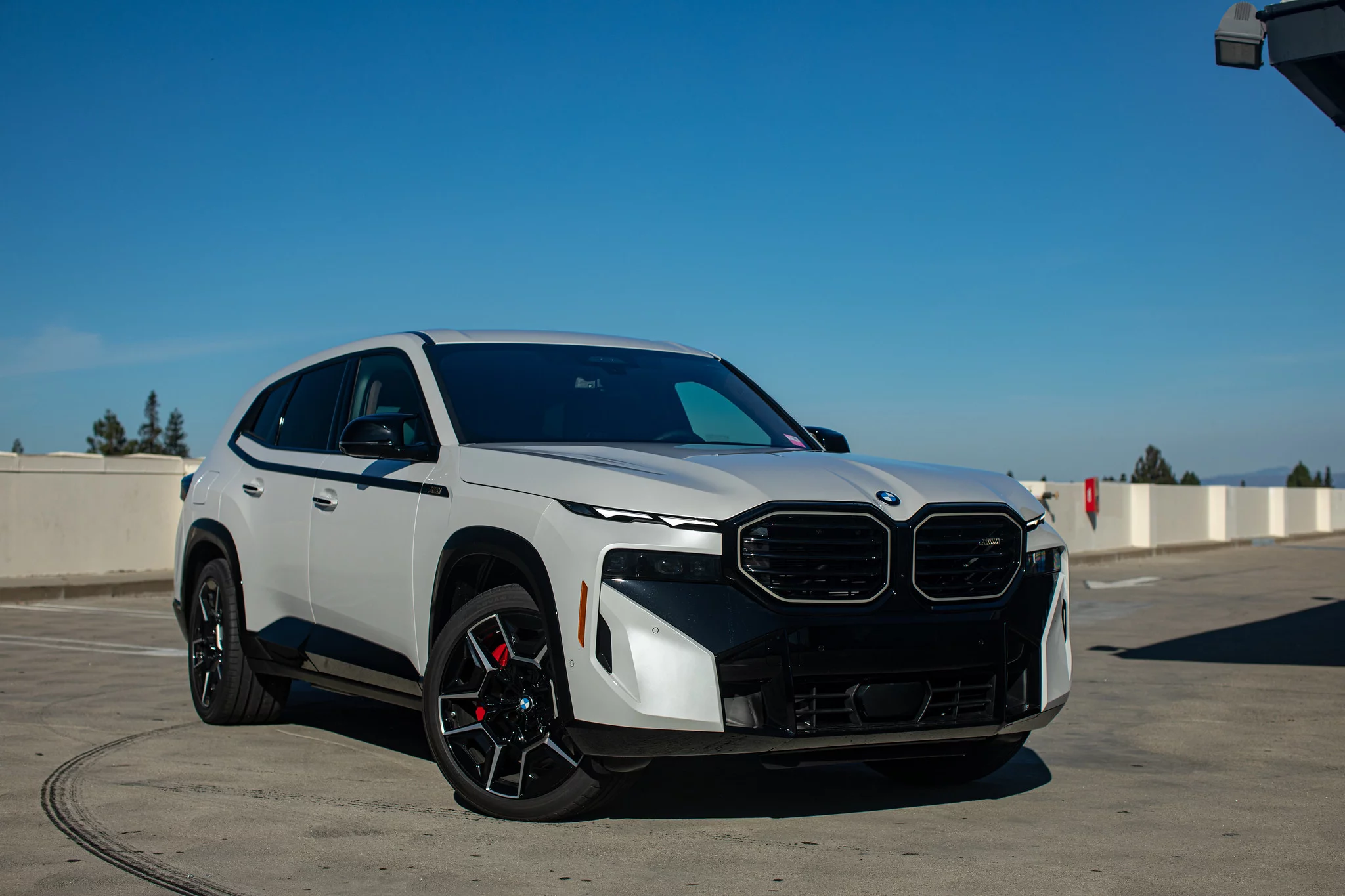 Mineral White BMW XM
