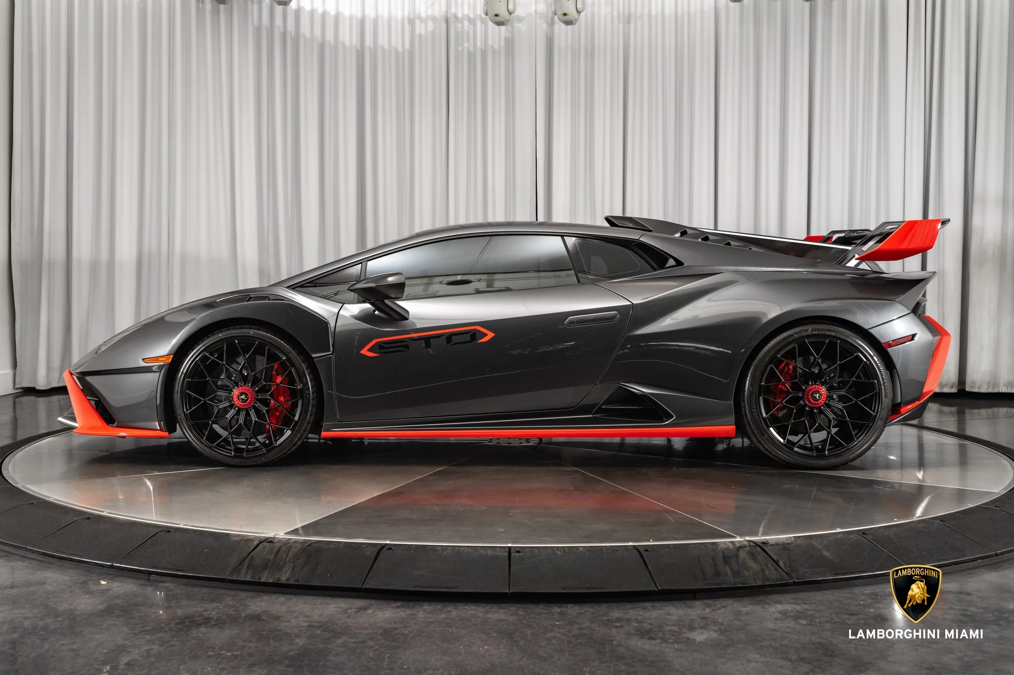 Grigio Lynx Lamborghini Huracán