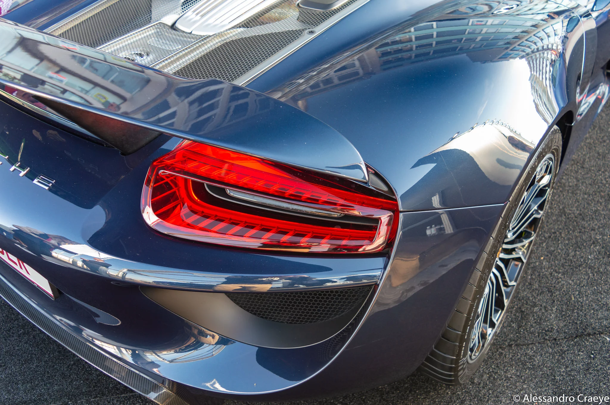 Dark Blue Metallic Porsche 918 Spyder