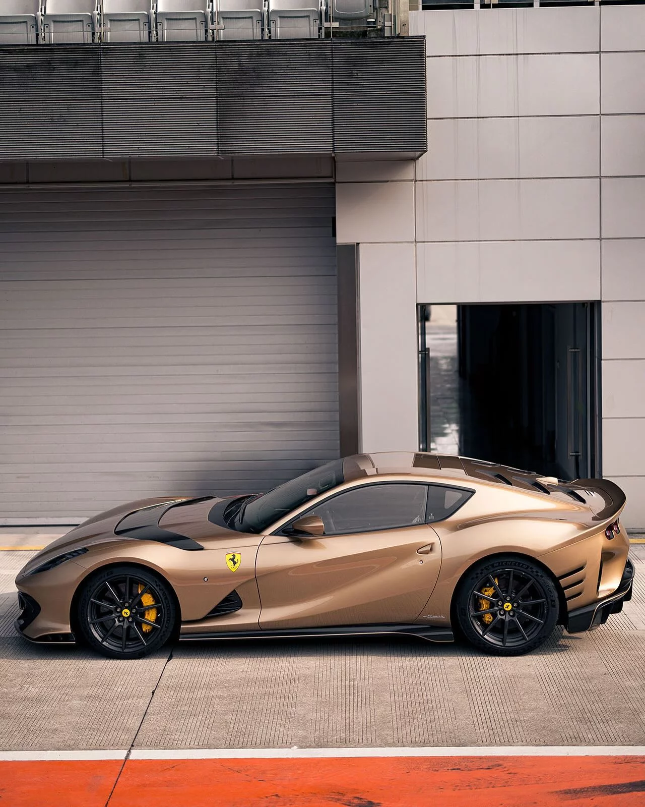 Oro Baviera Ferrari 812