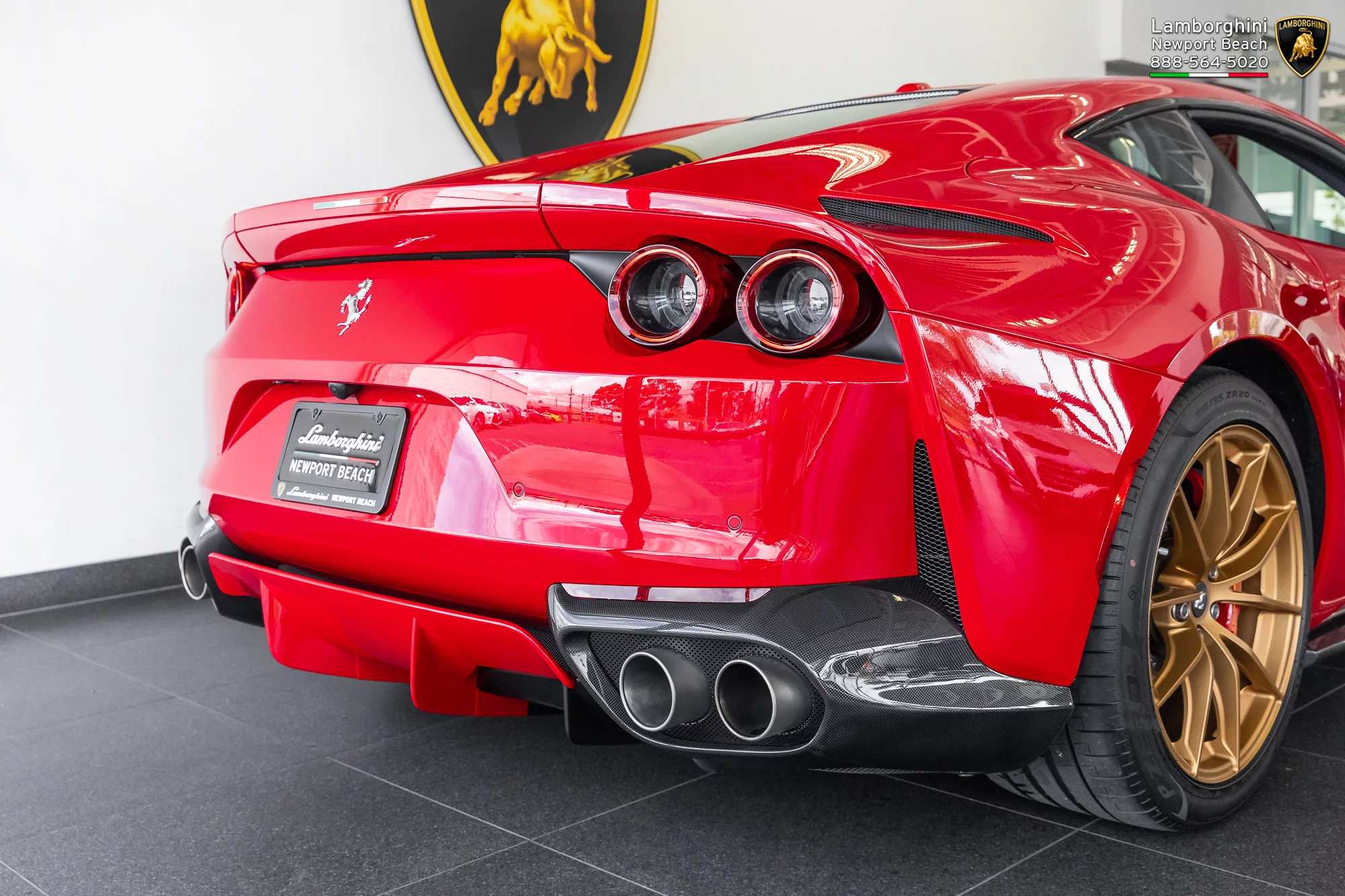 Rosso 70 Anni Ferrari 812