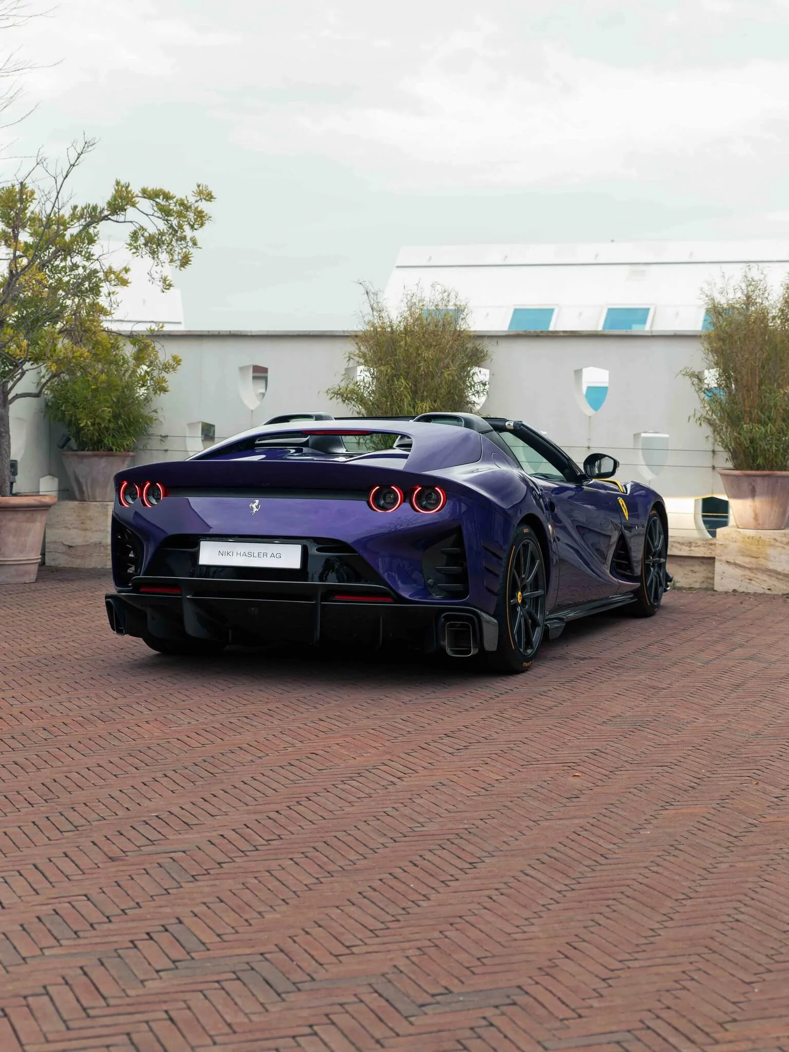 Violetto Dino Ferrari 812
