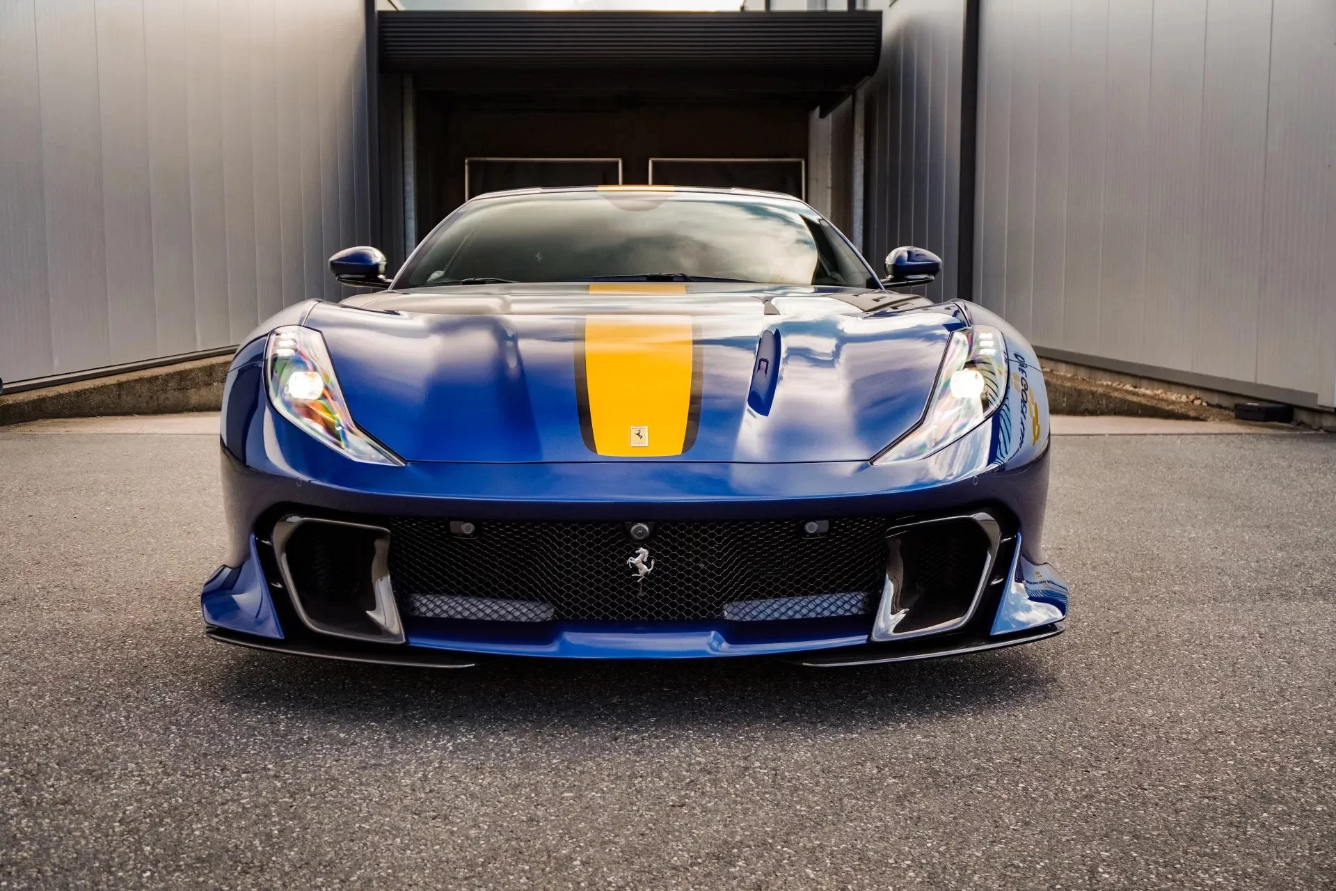 Blu Tour de France 70 Ferrari 812