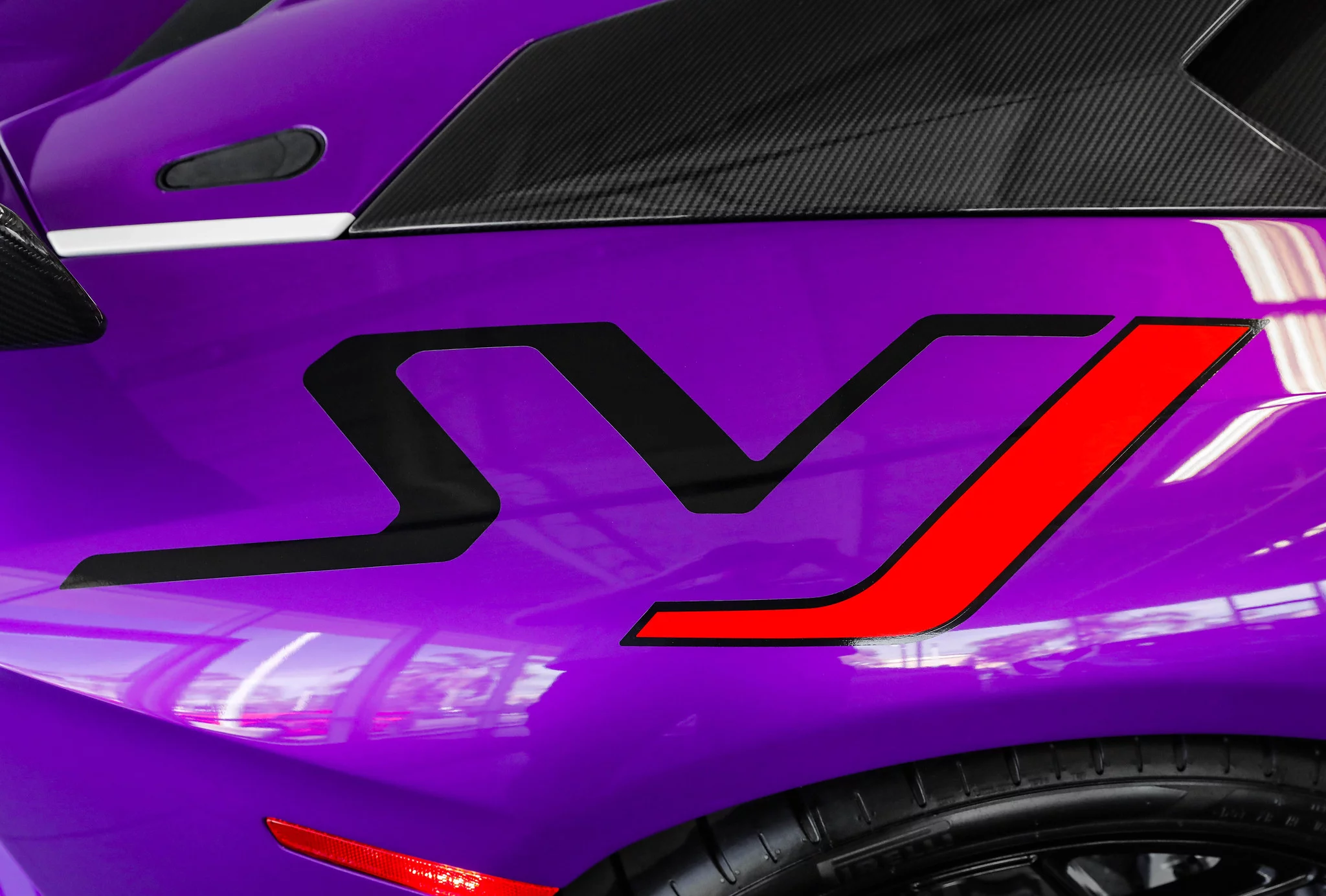 Viola Pasifae Lamborghini Aventador