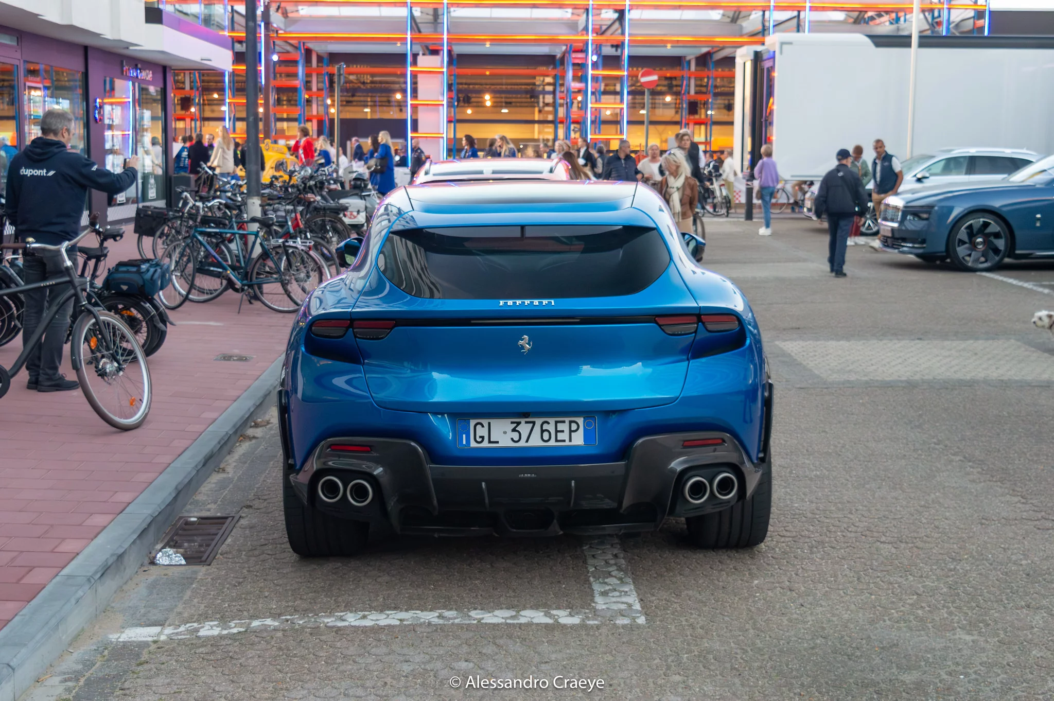 Blu Corsa Ferrari Purosangue