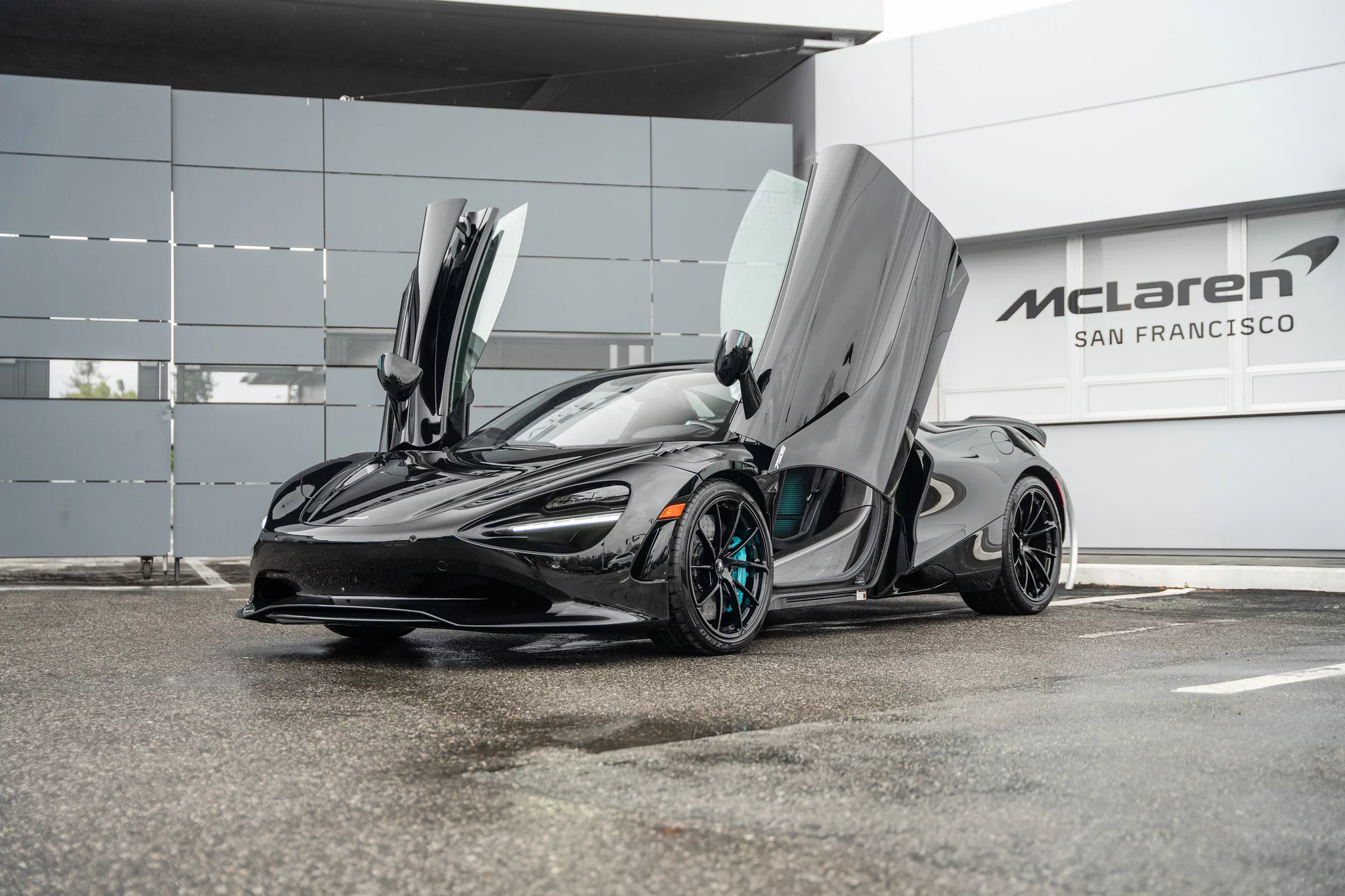 Pure Black McLaren 750S
