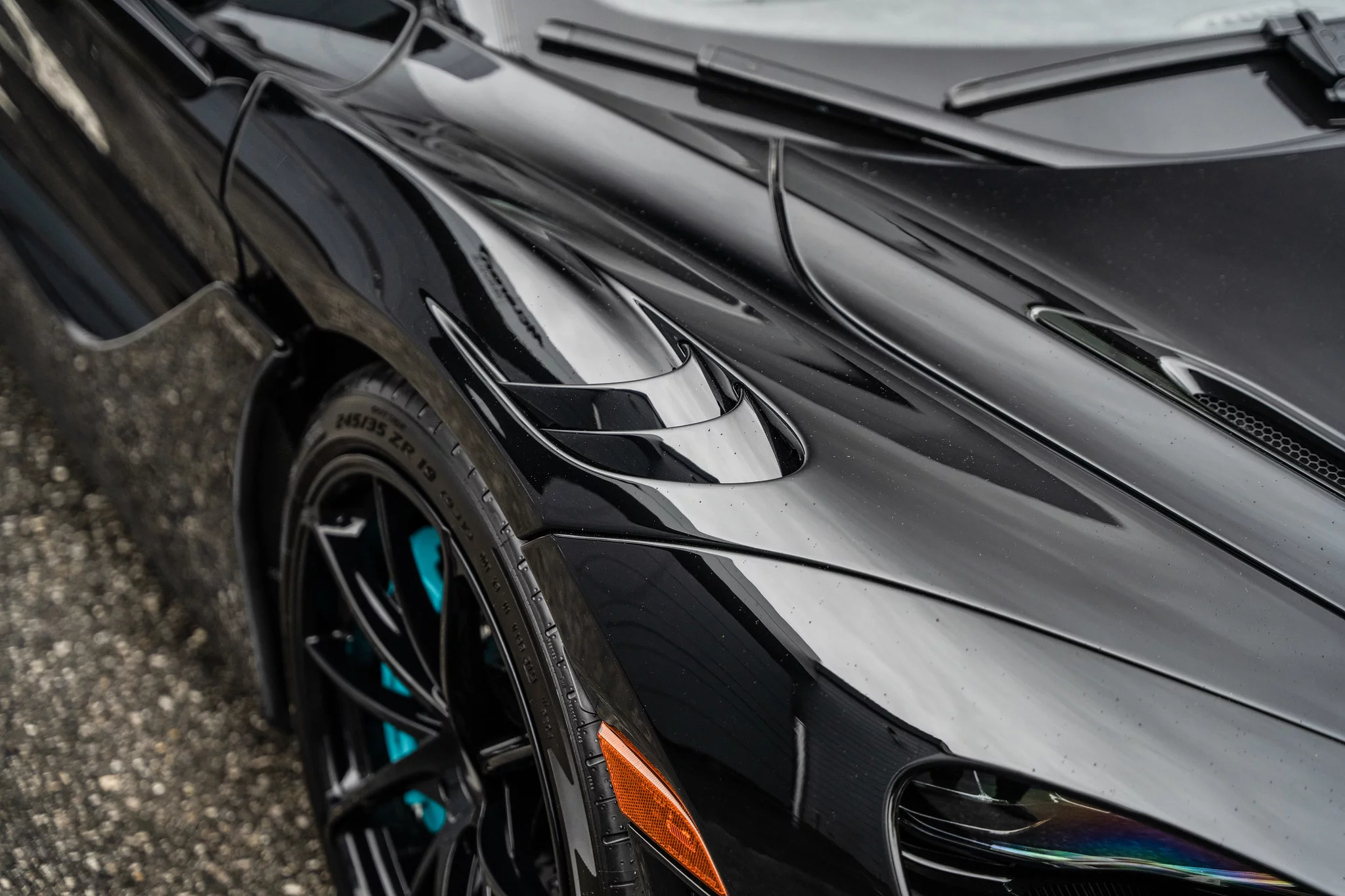 Pure Black McLaren 750S