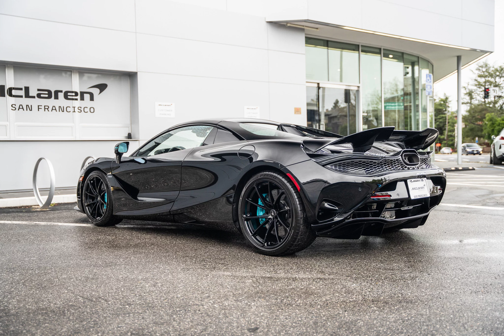 Pure Black McLaren 750S