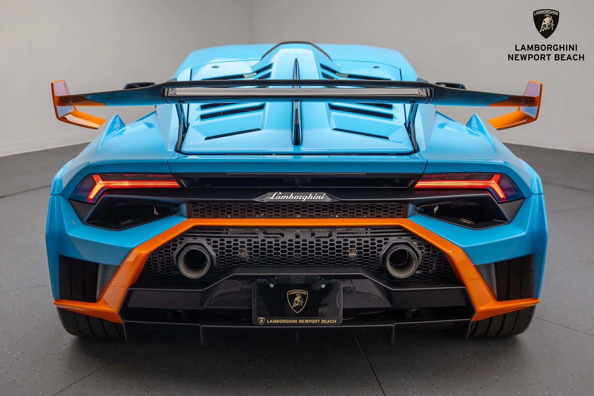 Blu Laufey Lamborghini Huracán
