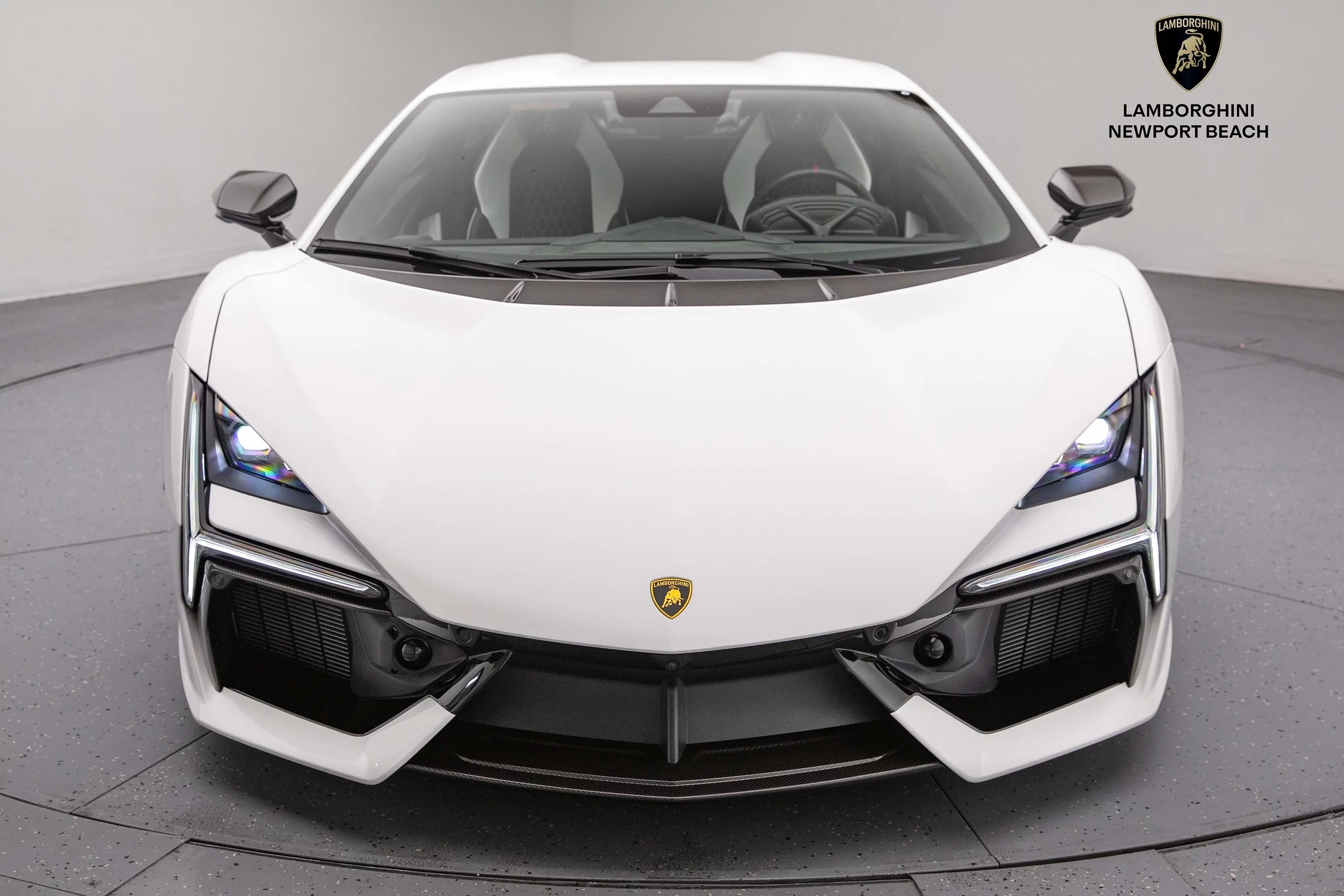 Bianco Asopo Lamborghini Revuelto