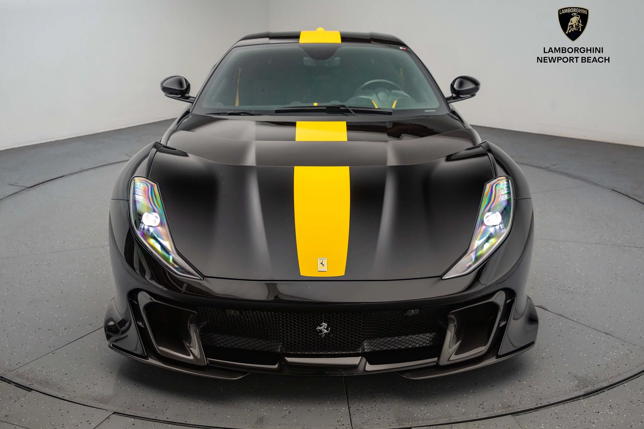 Nero DS Ferrari 812