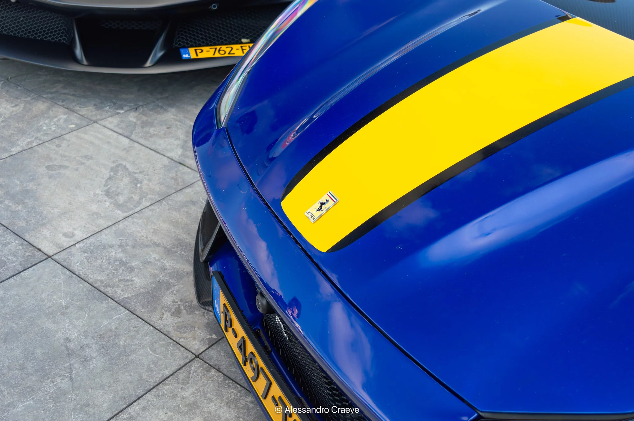Blu Elettrico Ferrari 812