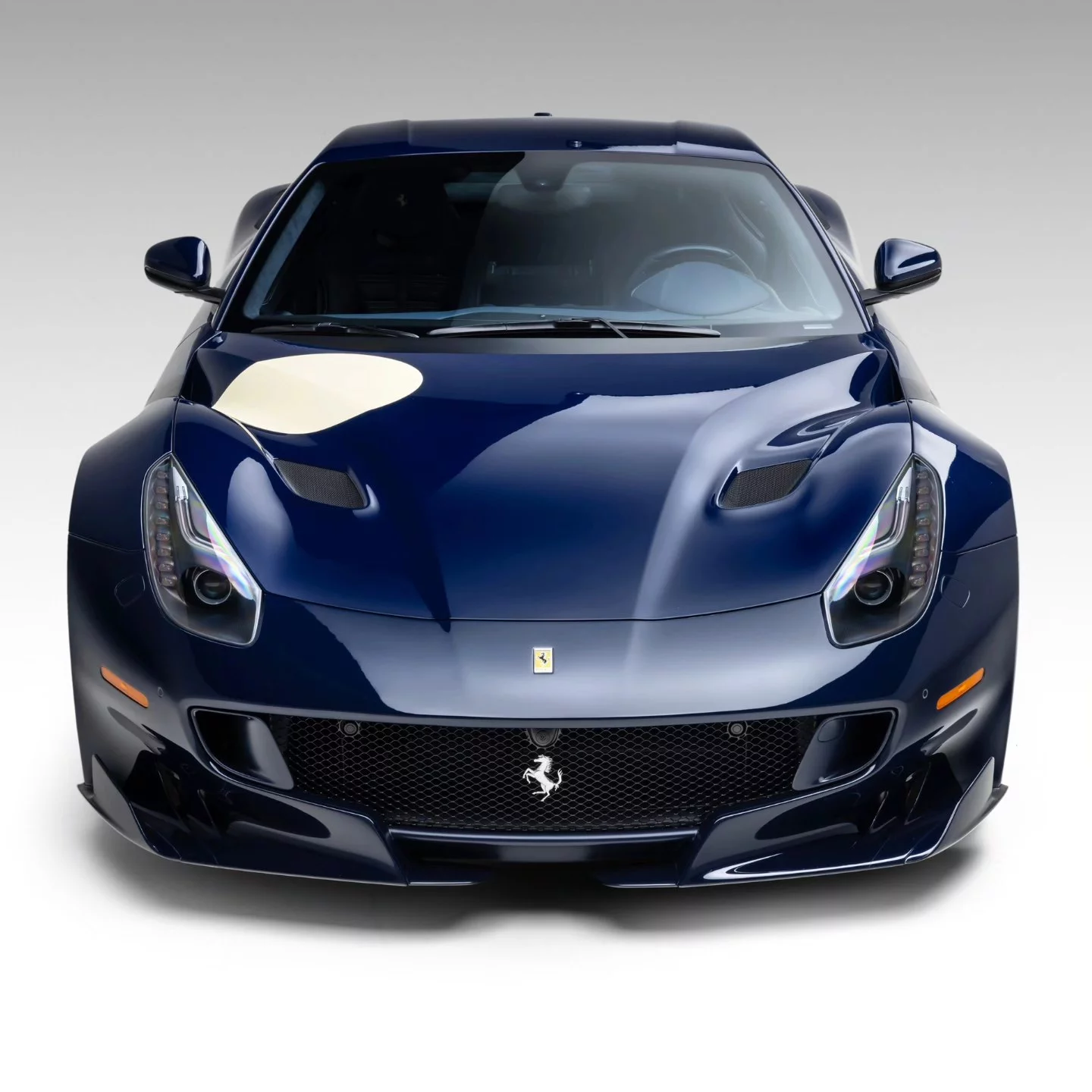 Blu Scozia Ferrari F12