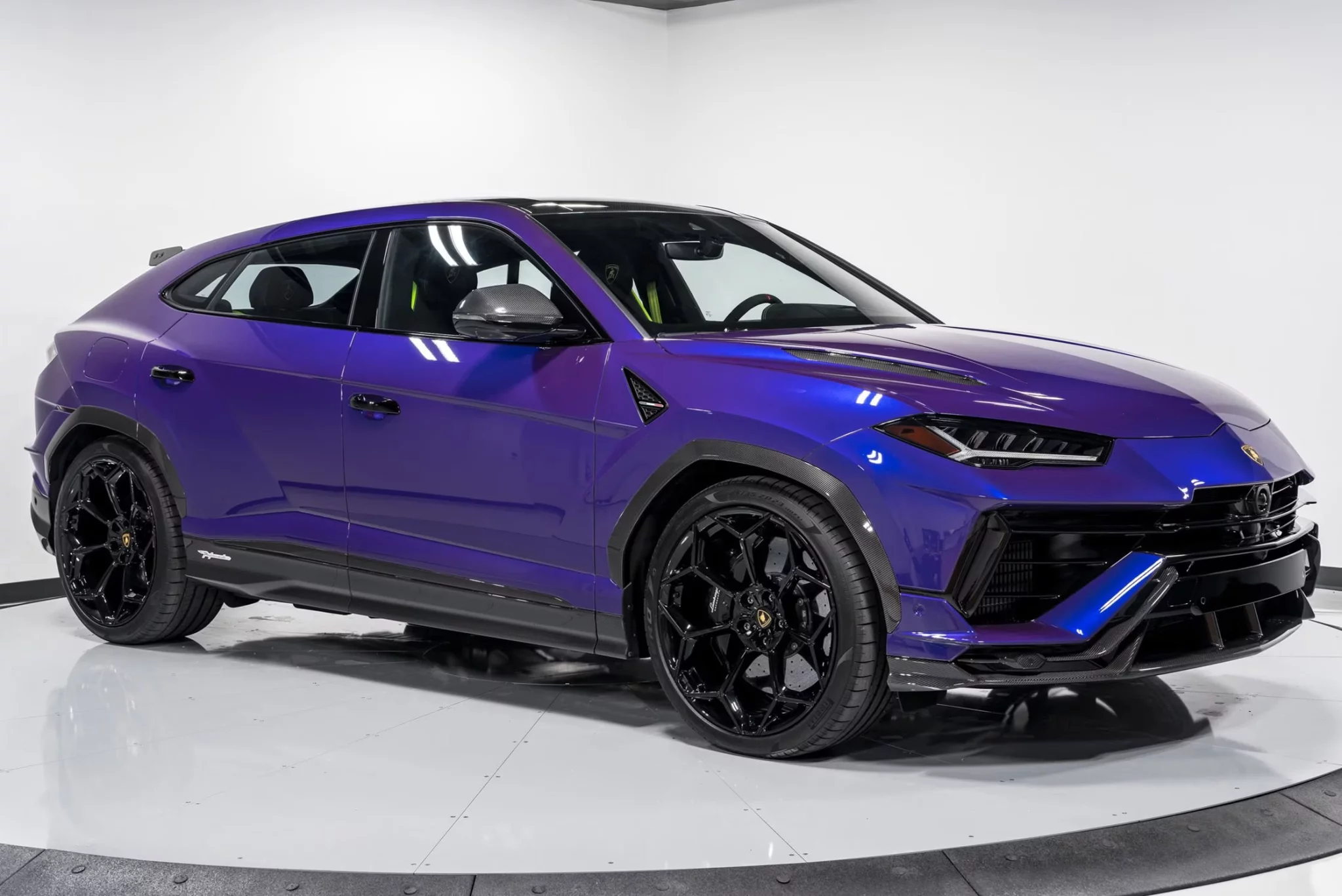 Viola Mithras Lamborghini Urus