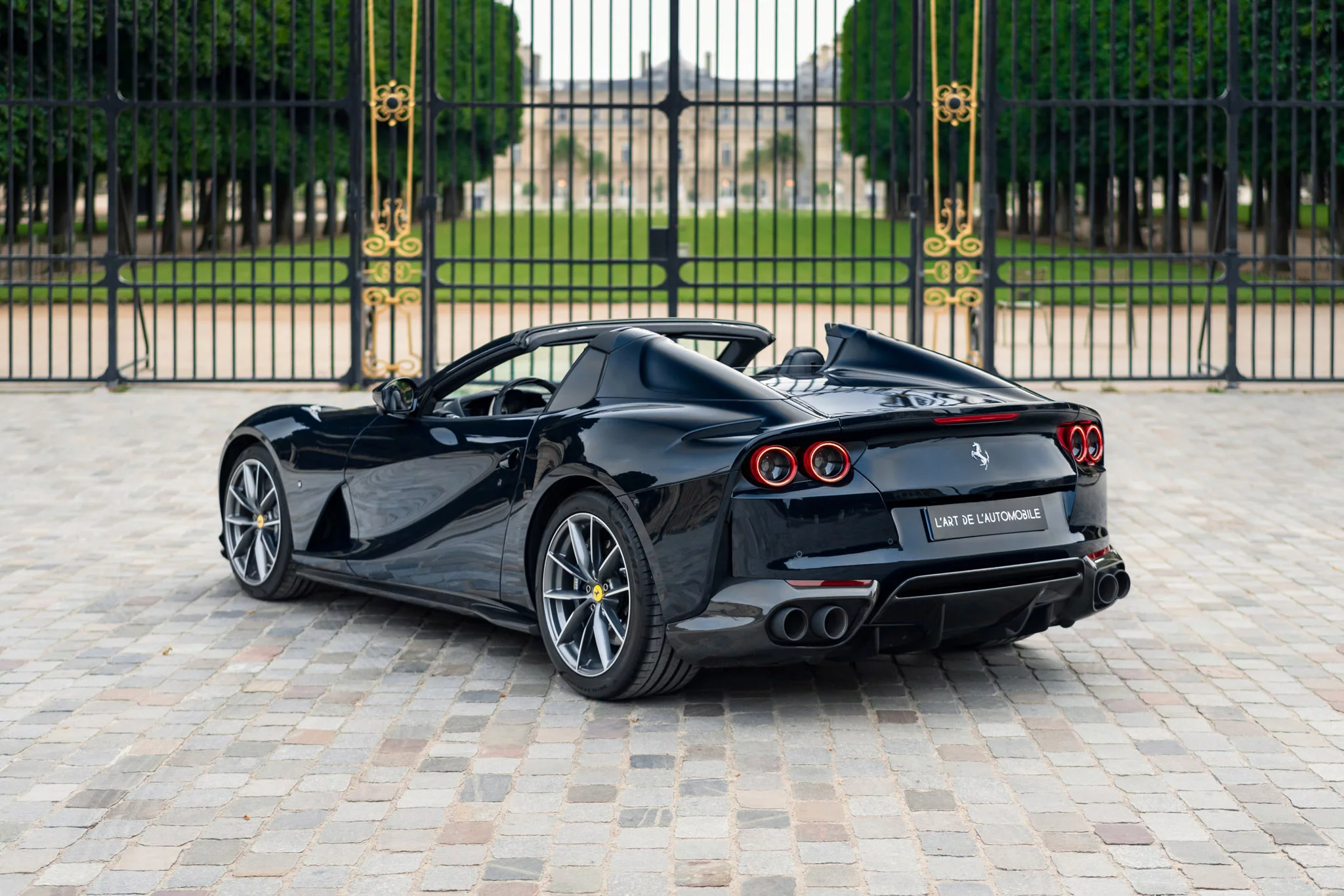 Blu Ultrascuro Ferrari 812