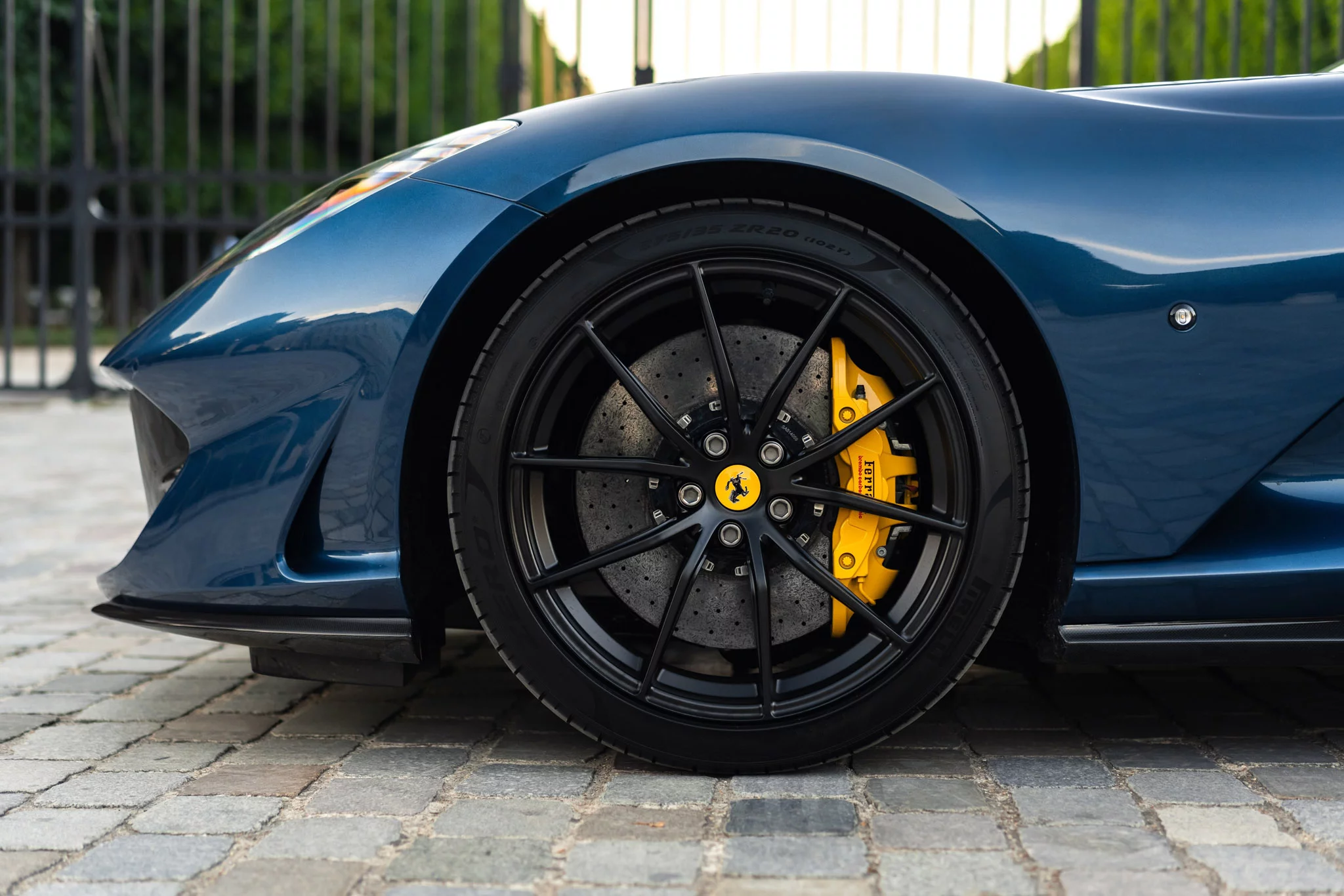 Blu NART Ferrari 812
