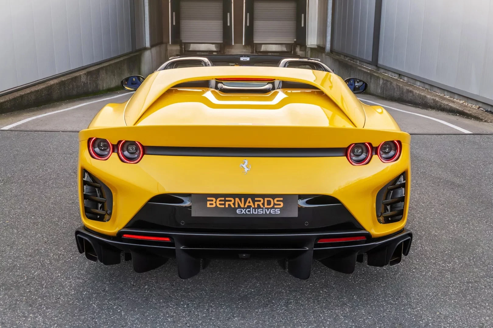 Ardilla Amarillo Ferrari 812