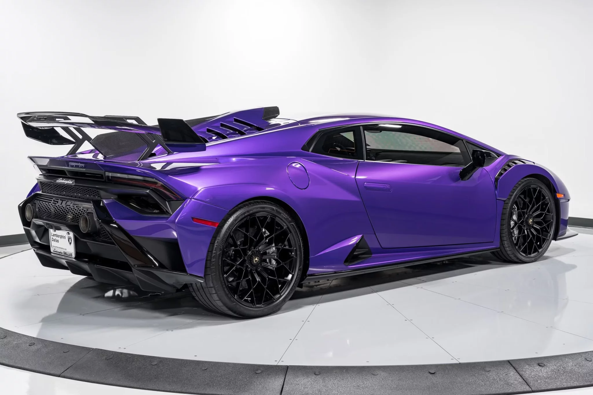 Viola Pasifae Lamborghini Huracán