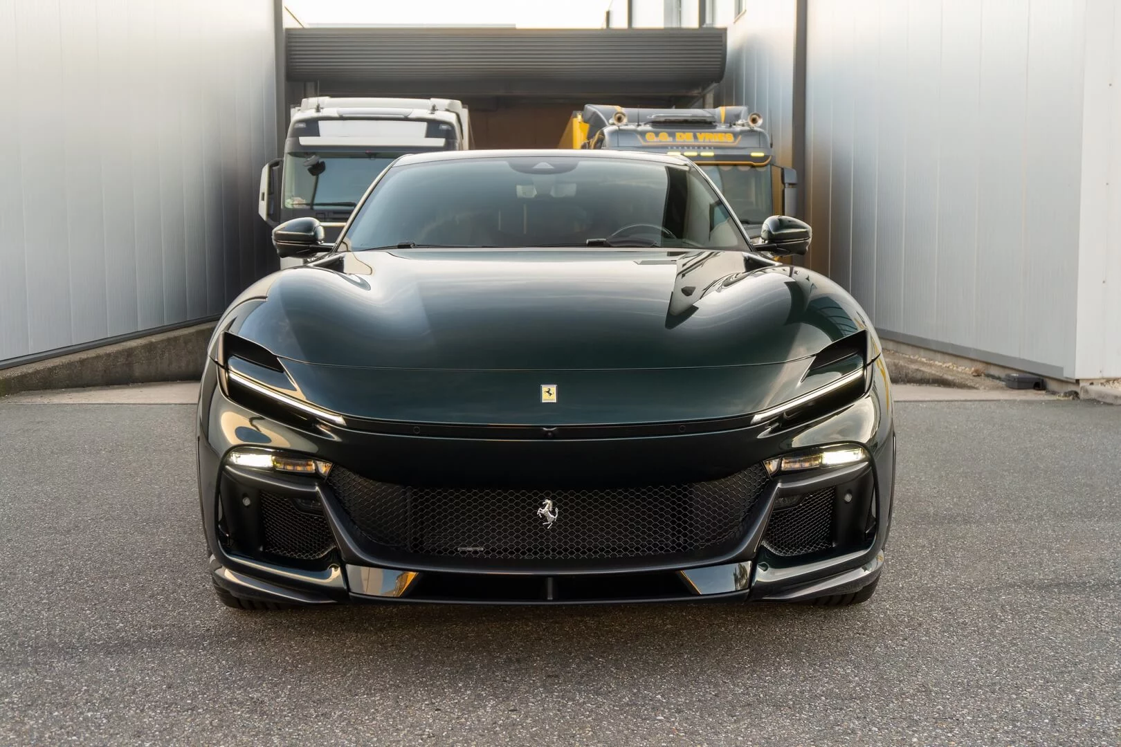 Verde British Racing Ferrari Purosangue