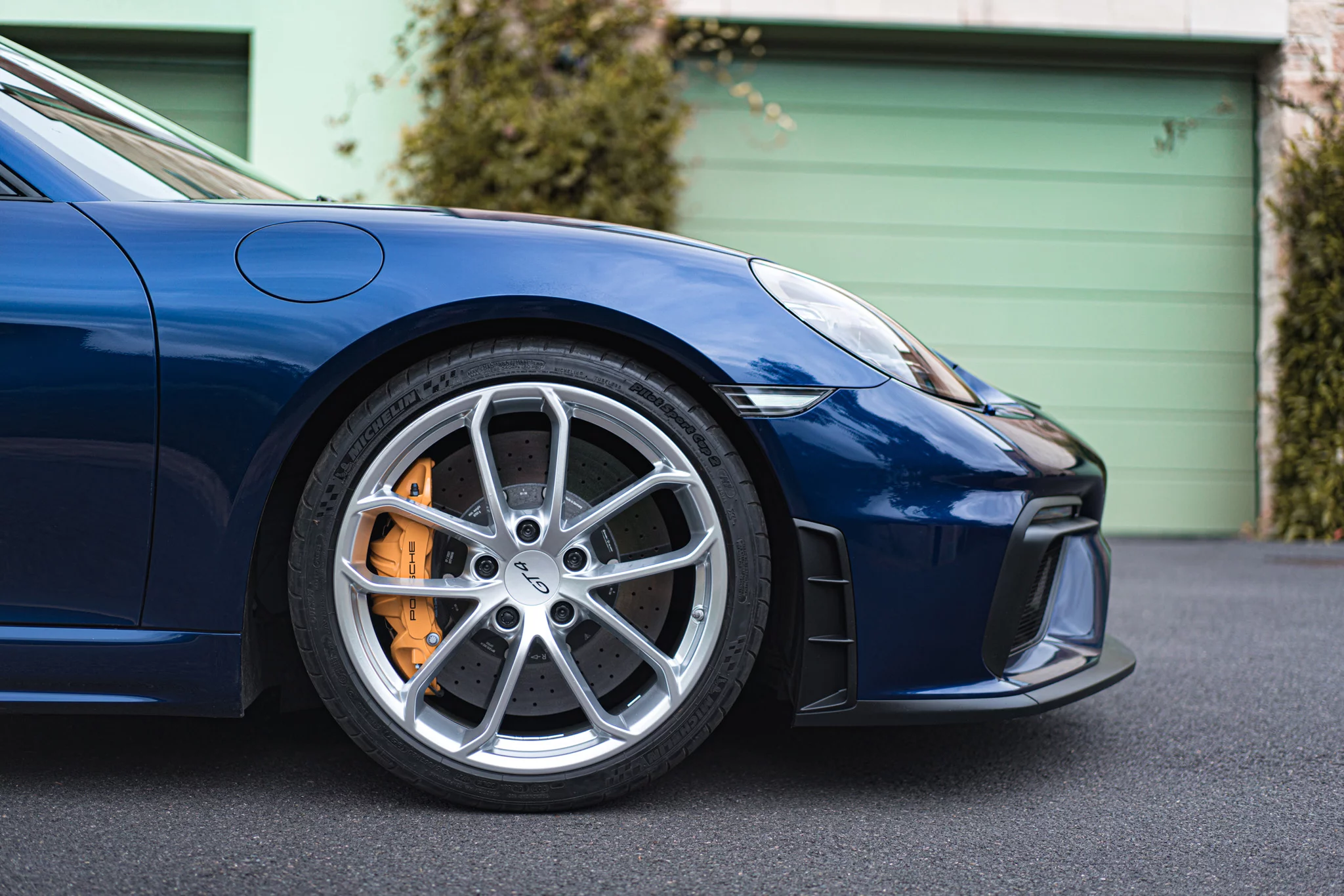 Gentian Blue Metallic Porsche 718 Cayman GT4