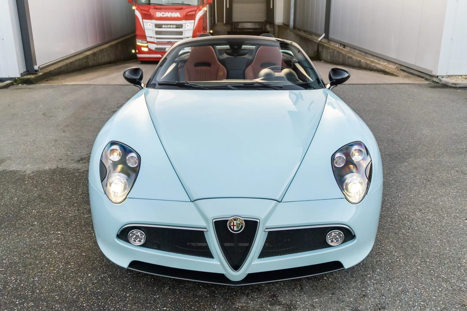 Celeste Alfa Romeo 8C