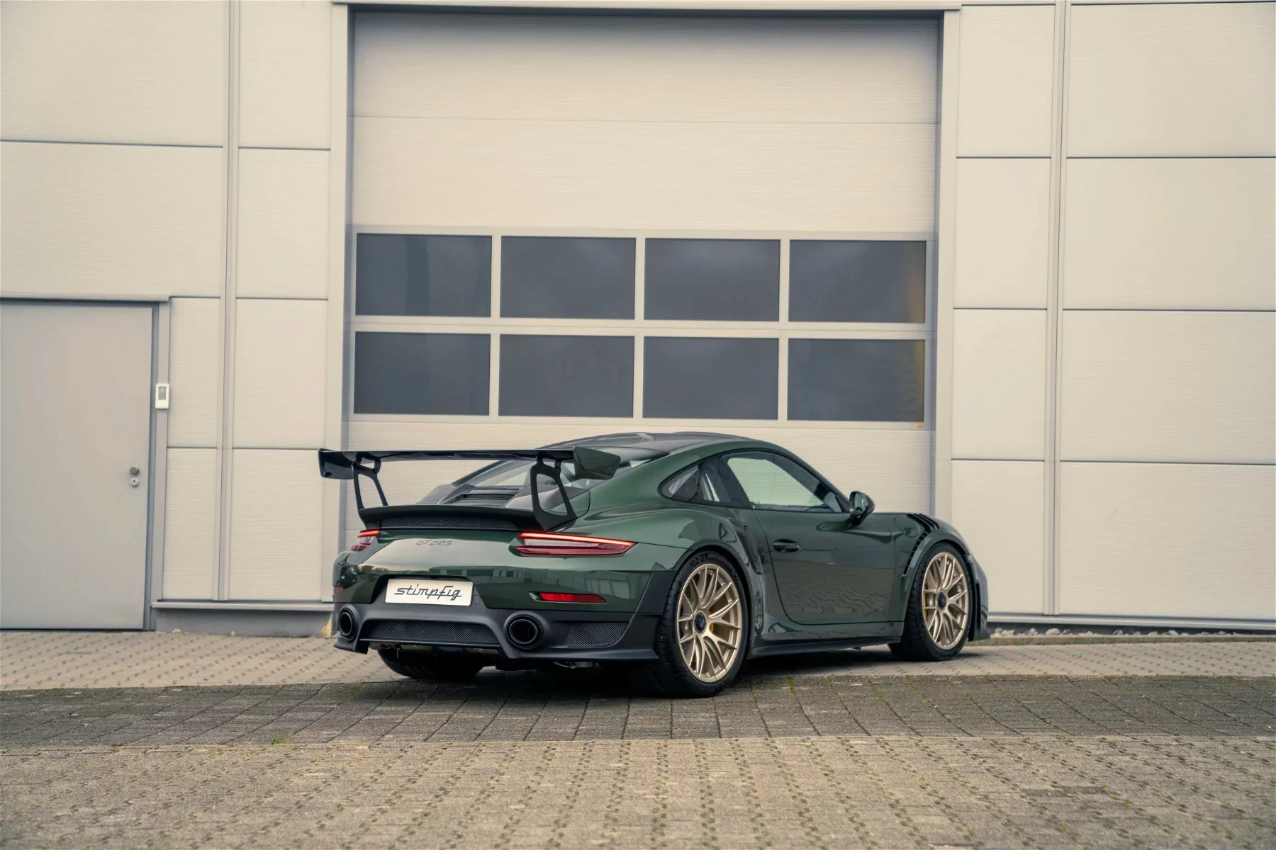 Oak Green Metallic Porsche 911 GT2 RS