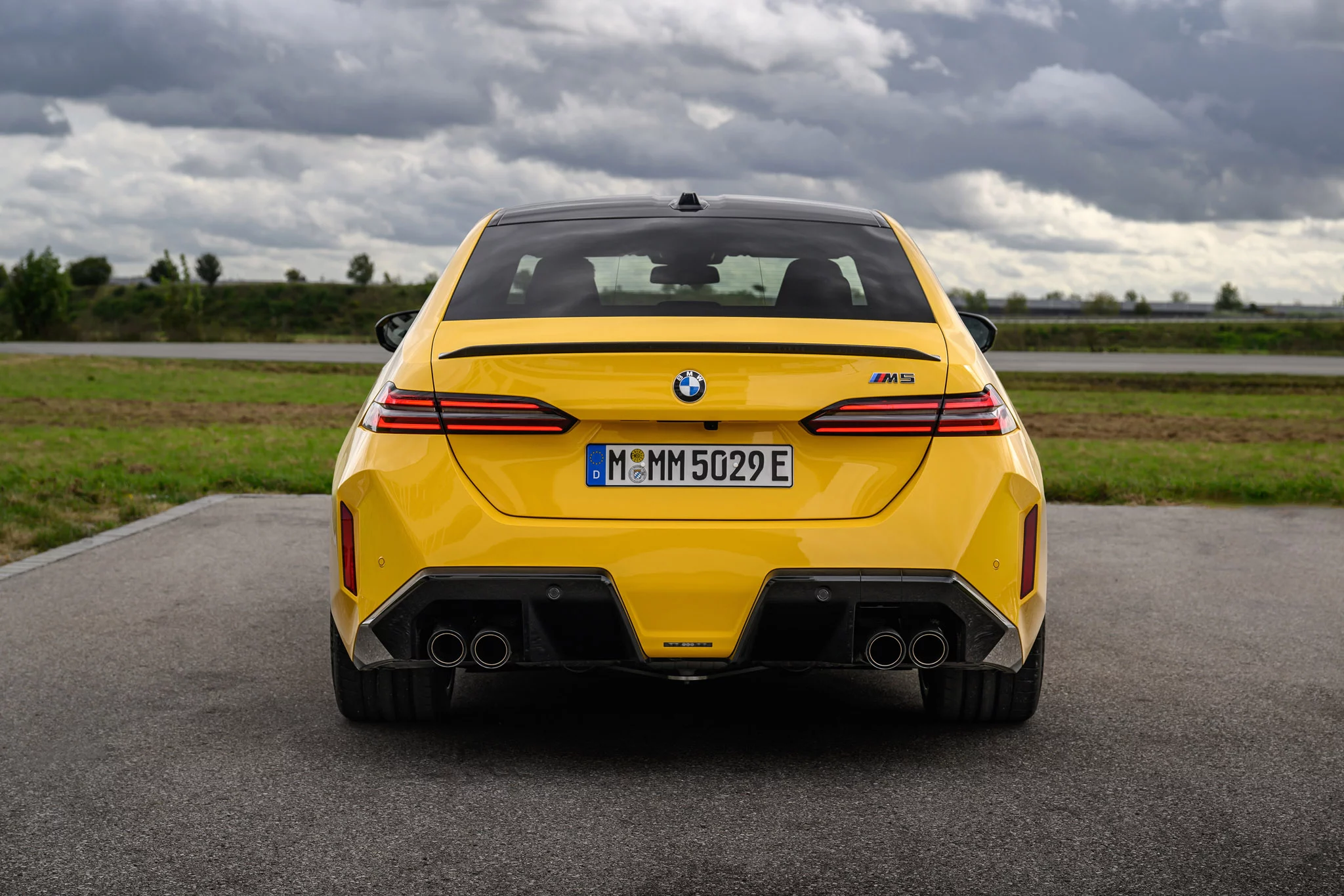Speed Yellow BMW M5