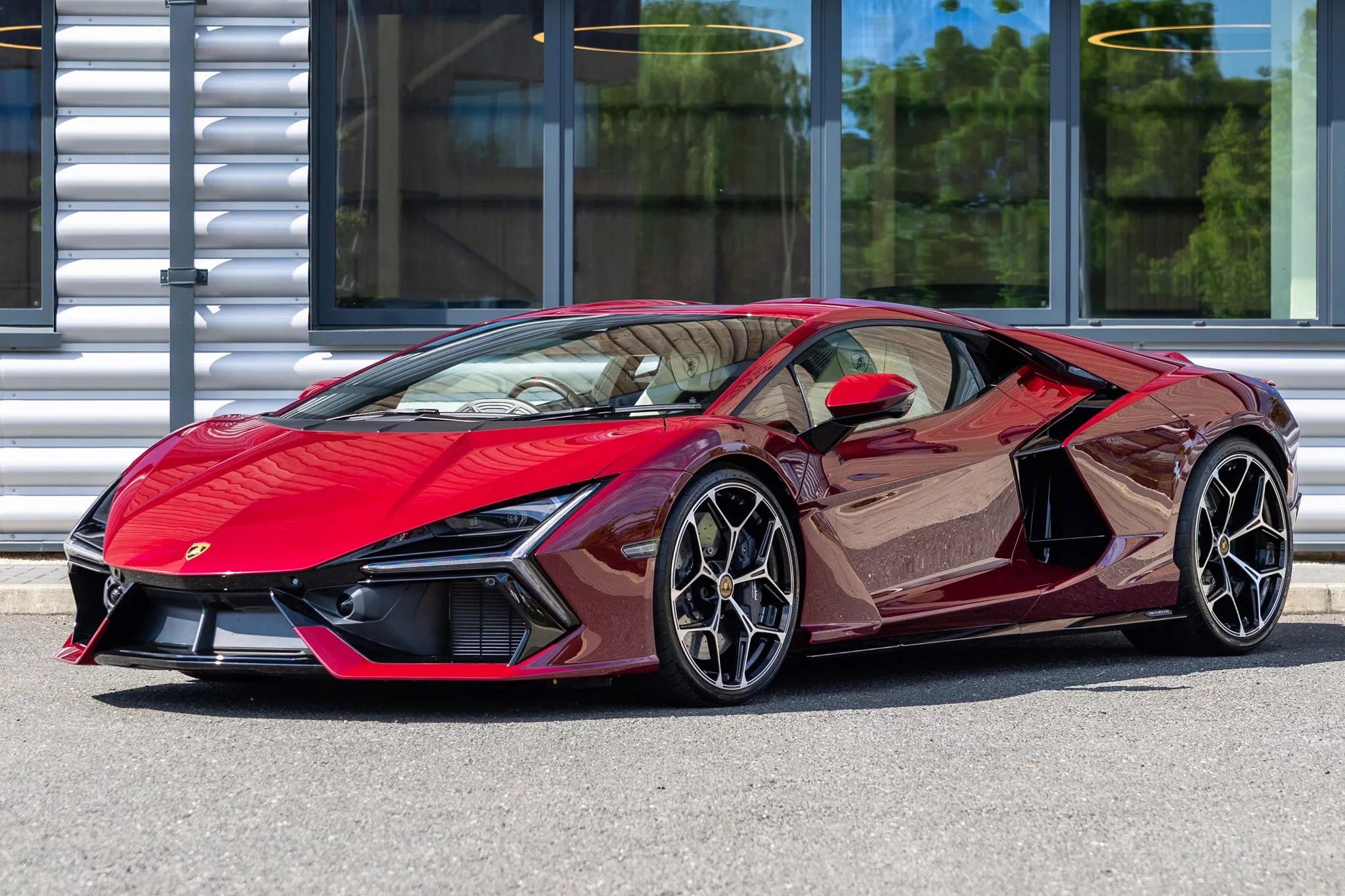Amaranto Lamborghini Revuelto