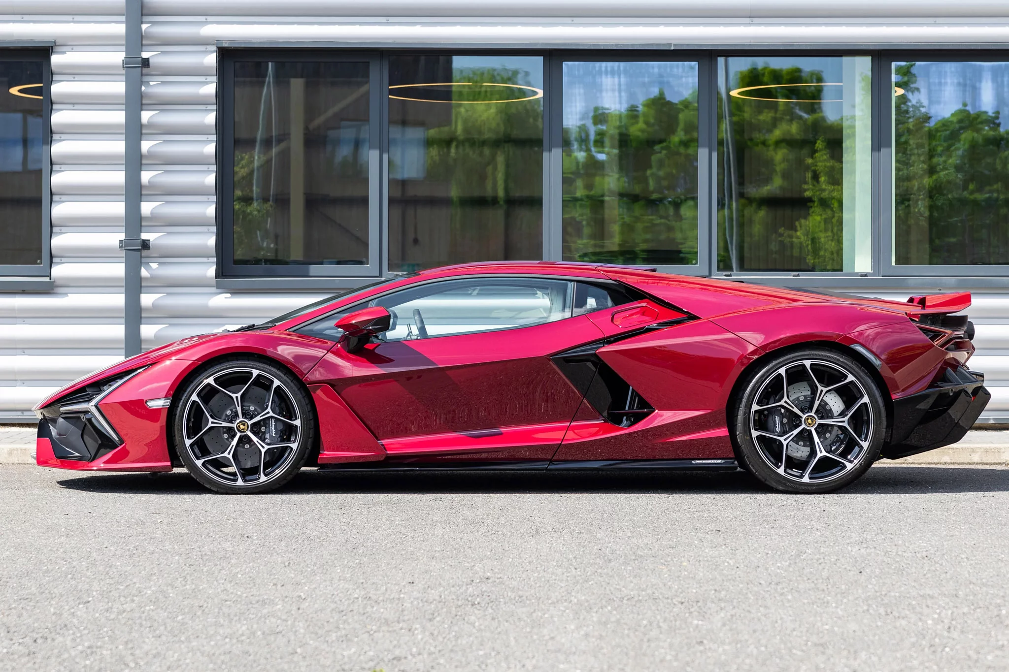 Amaranto Lamborghini Revuelto