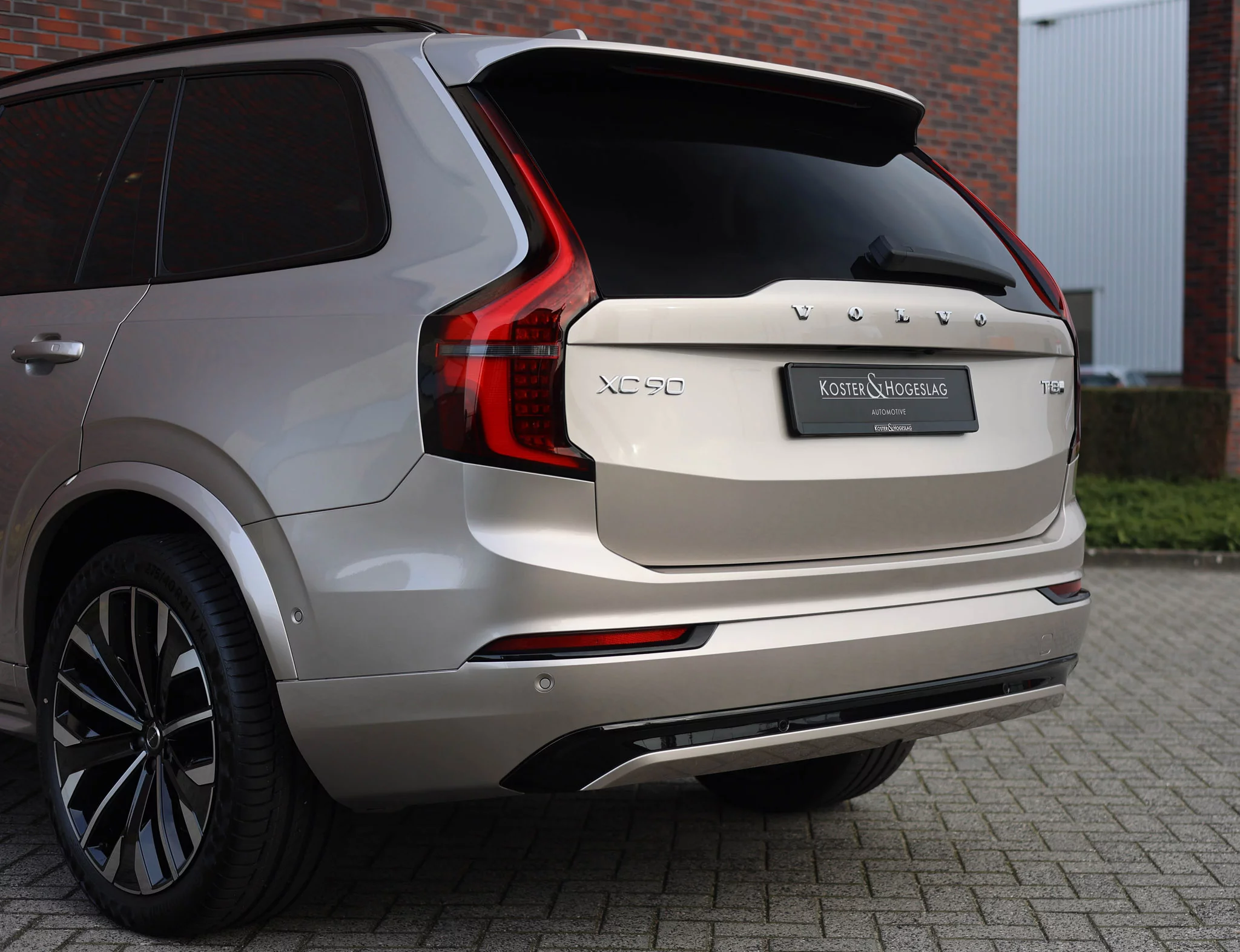 Bright Dusk Volvo XC90