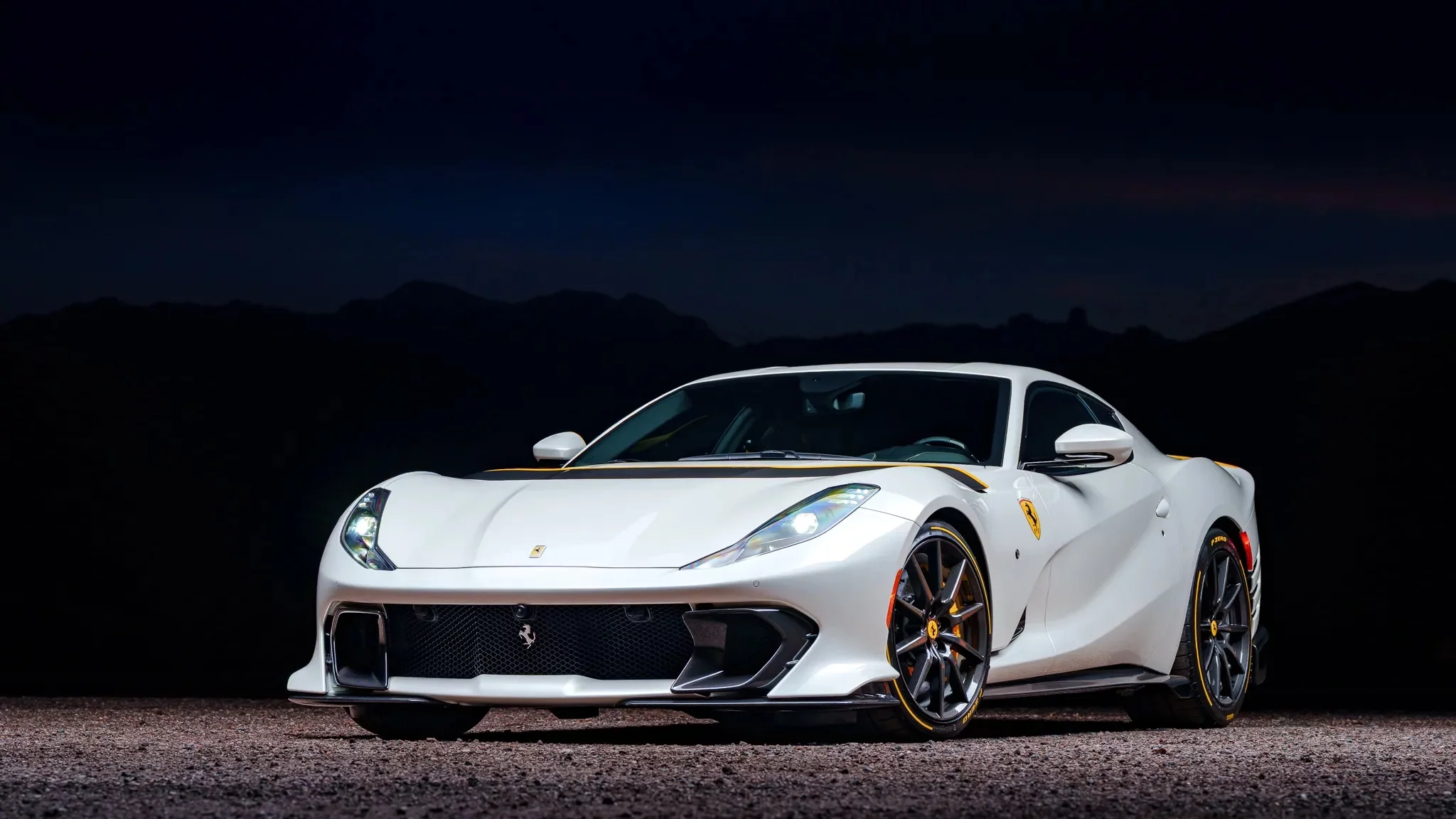 Bianco Italia Ferrari 812