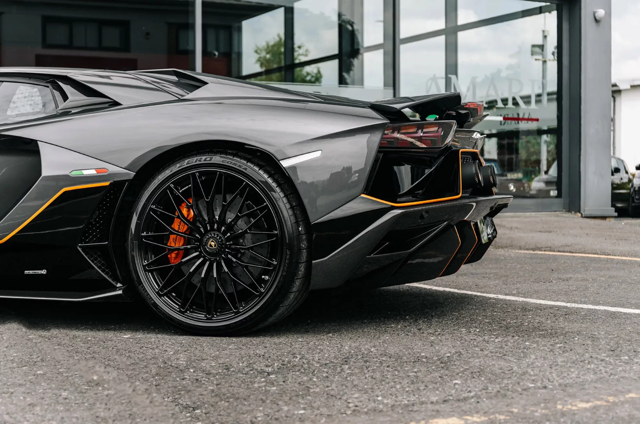 Grigio Keres Lamborghini Aventador