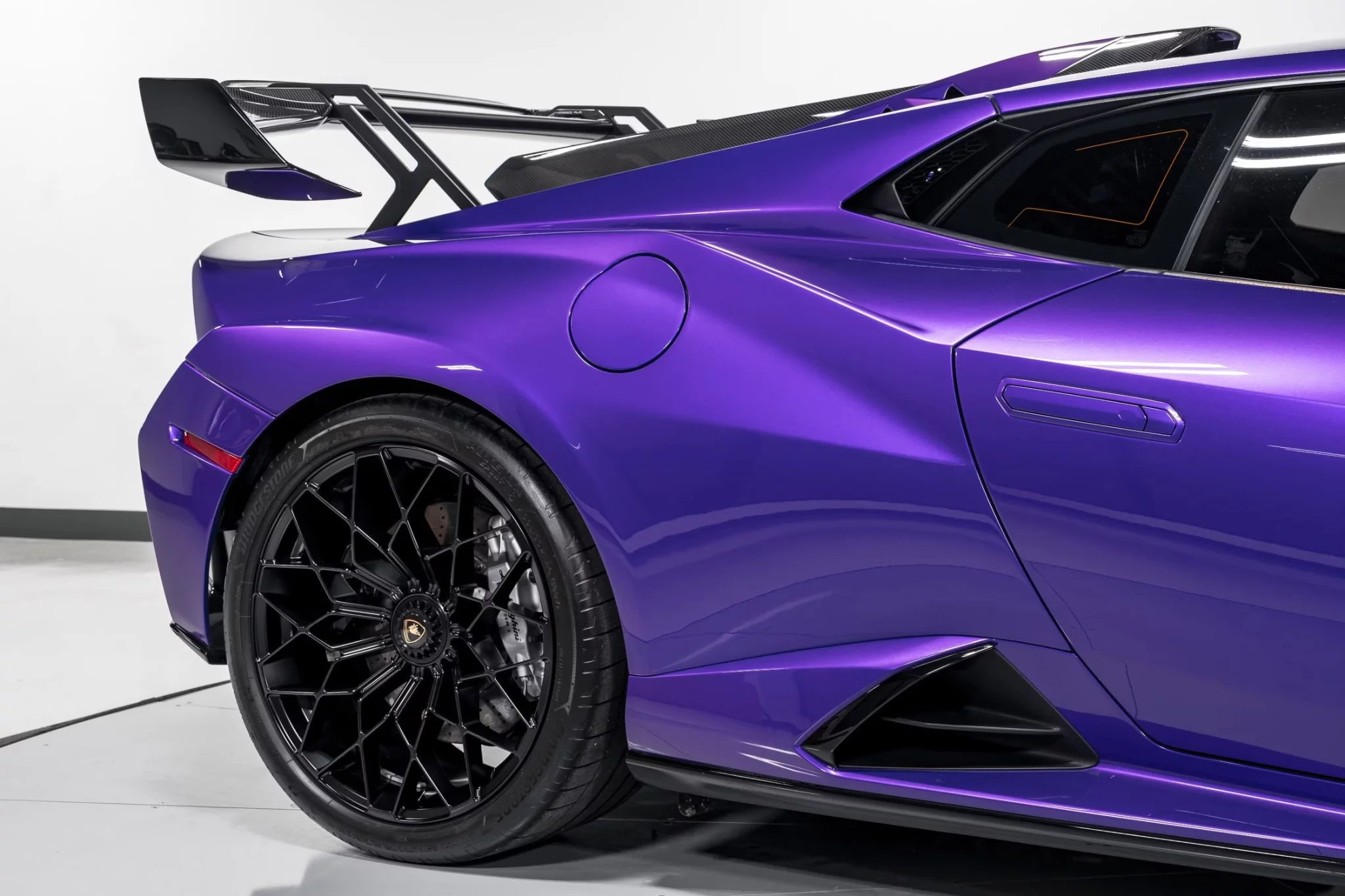 Viola Pasifae Lamborghini Huracán