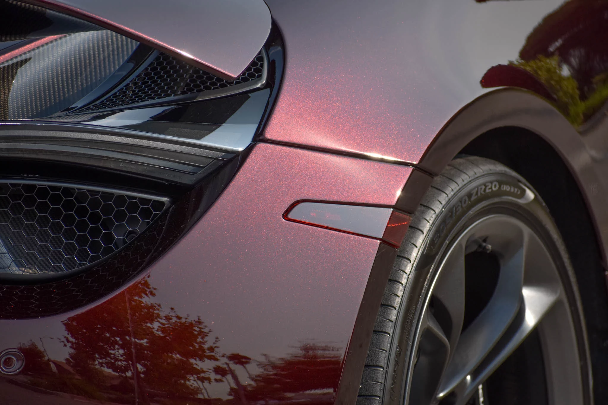 Nerello Red McLaren 720S