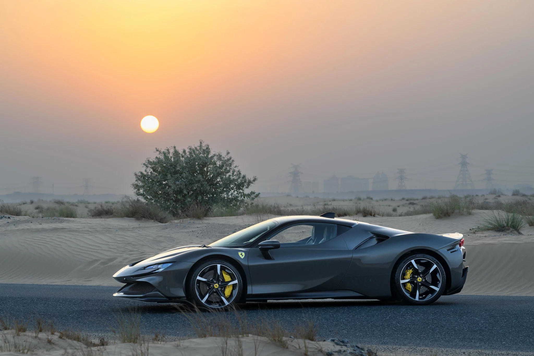 Grigio Scuro Ferrari SF90