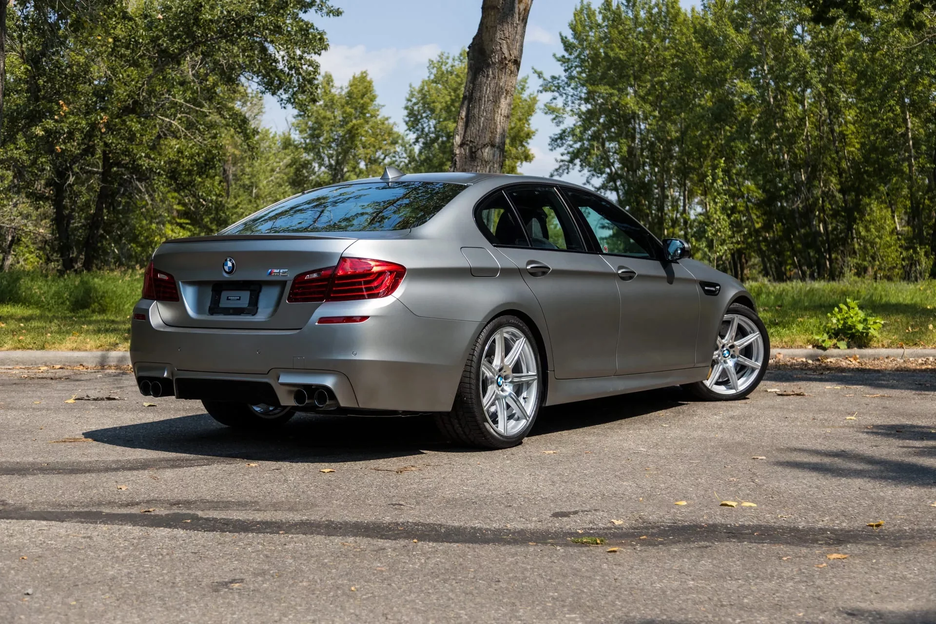 Frozen Dark Silver BMW M5