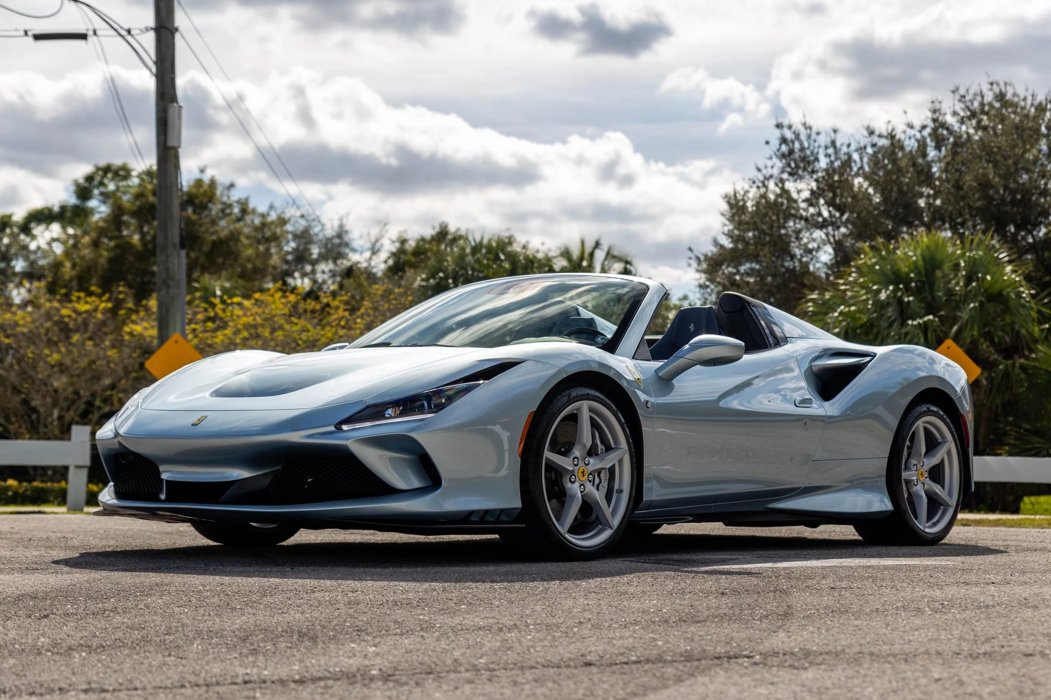 Grigio Alloy Ferrari F8