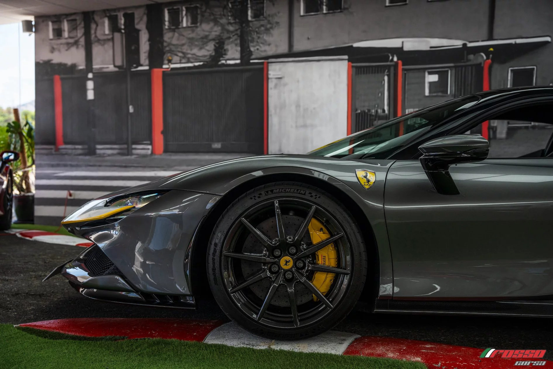 Grigio Ferro Ferrari SF90