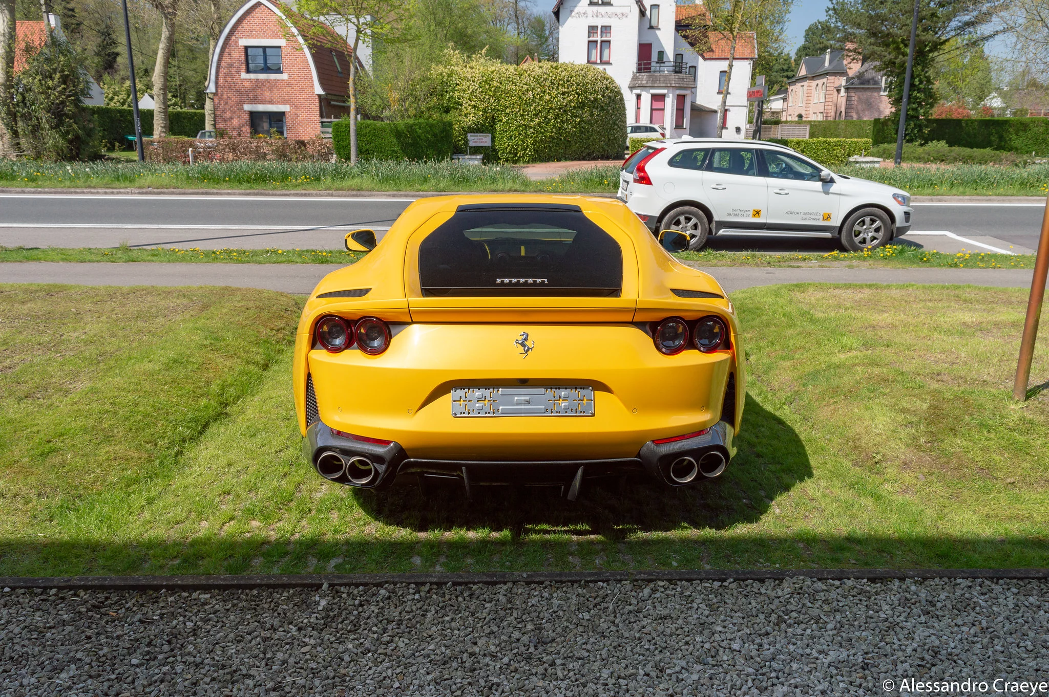 Giallo Triplo Strato Ferrari 812