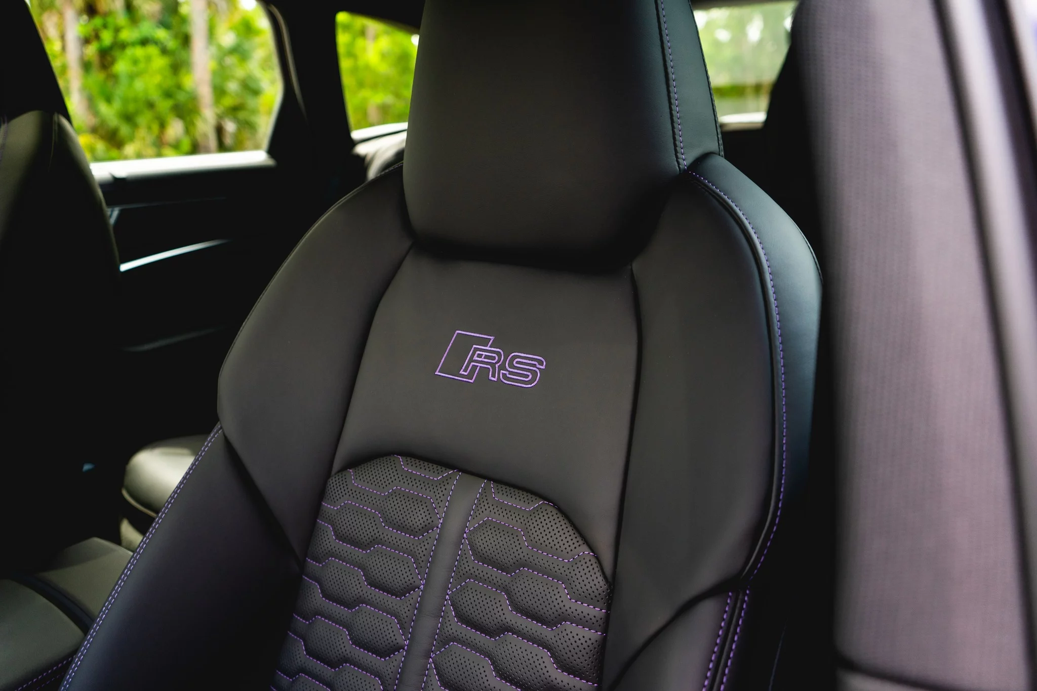 Ultraviolet Audi RS6 Avant