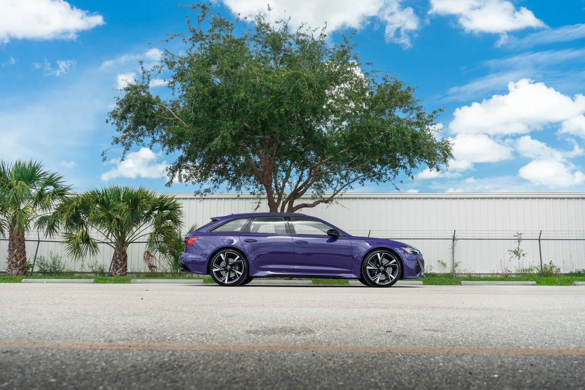 Ultraviolet Audi RS6 Avant