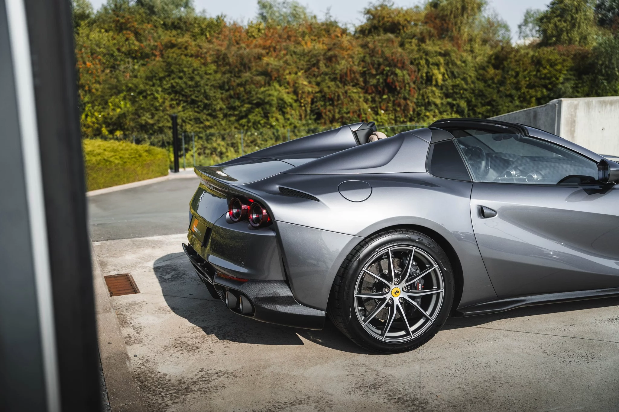 Grigio Ferro Ferrari 812