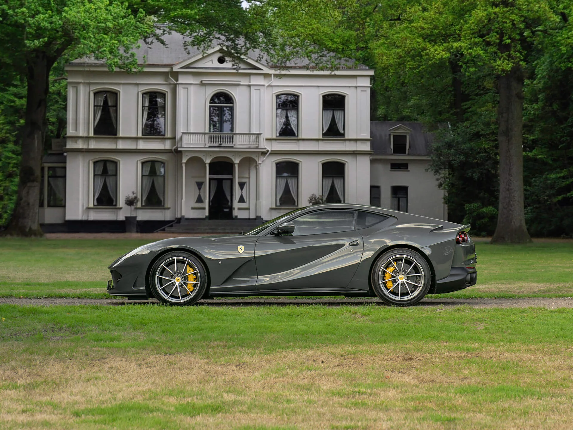 Grigio Scuro Ferrari 812