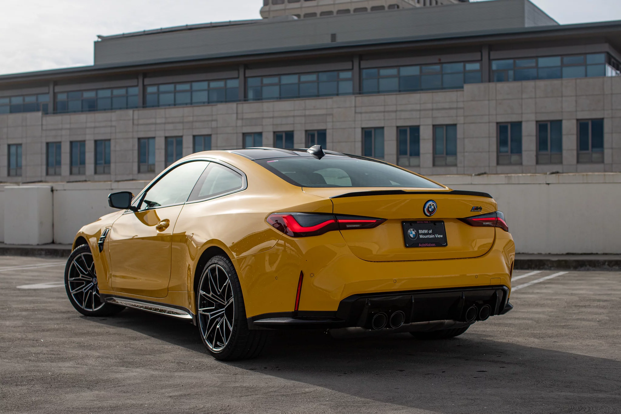 Speed Yellow BMW M4