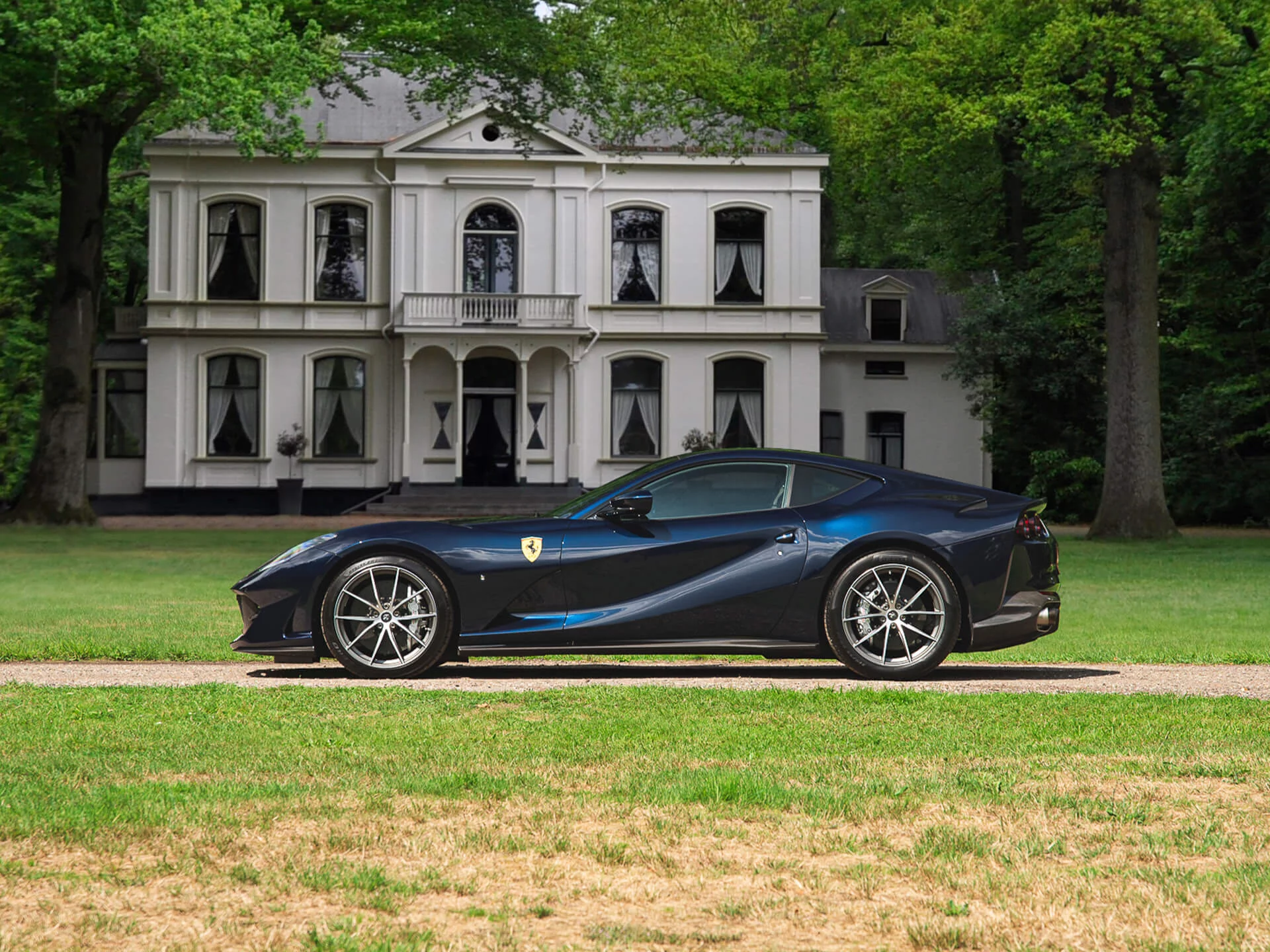 Blu Micalizzato Ferrari 812