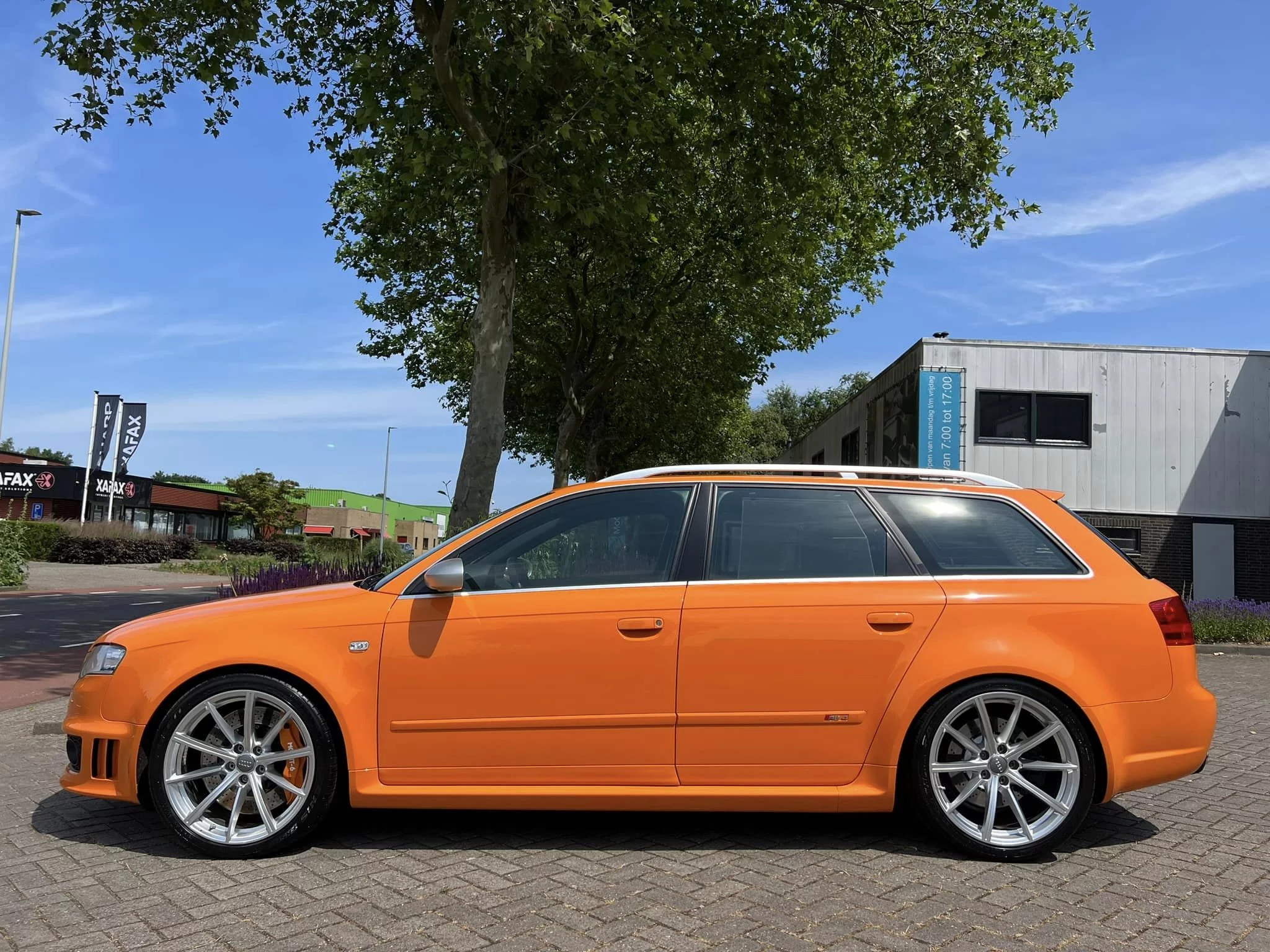 Glut Orange Audi RS4