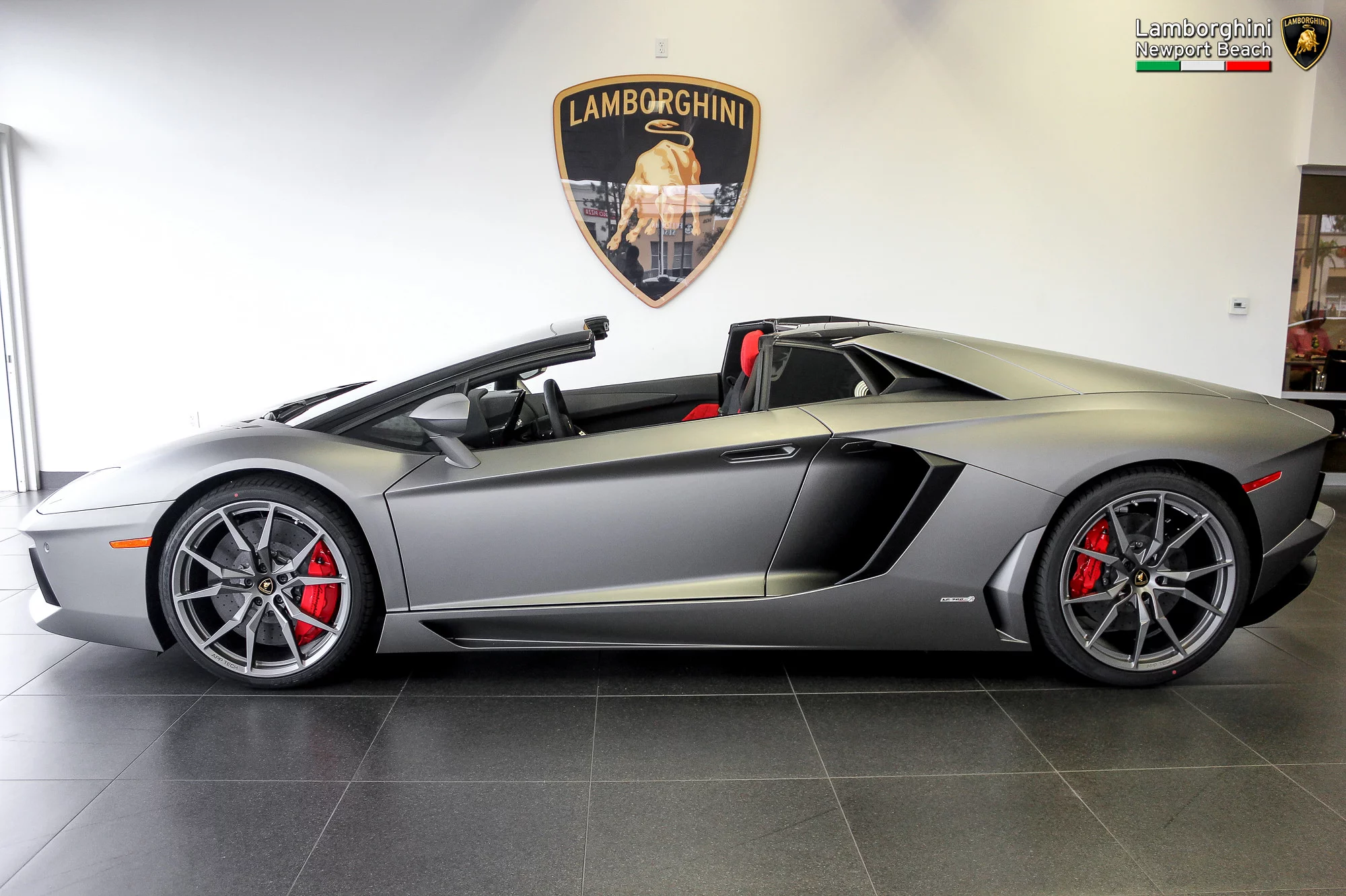 Grigio Titans Lamborghini Aventador