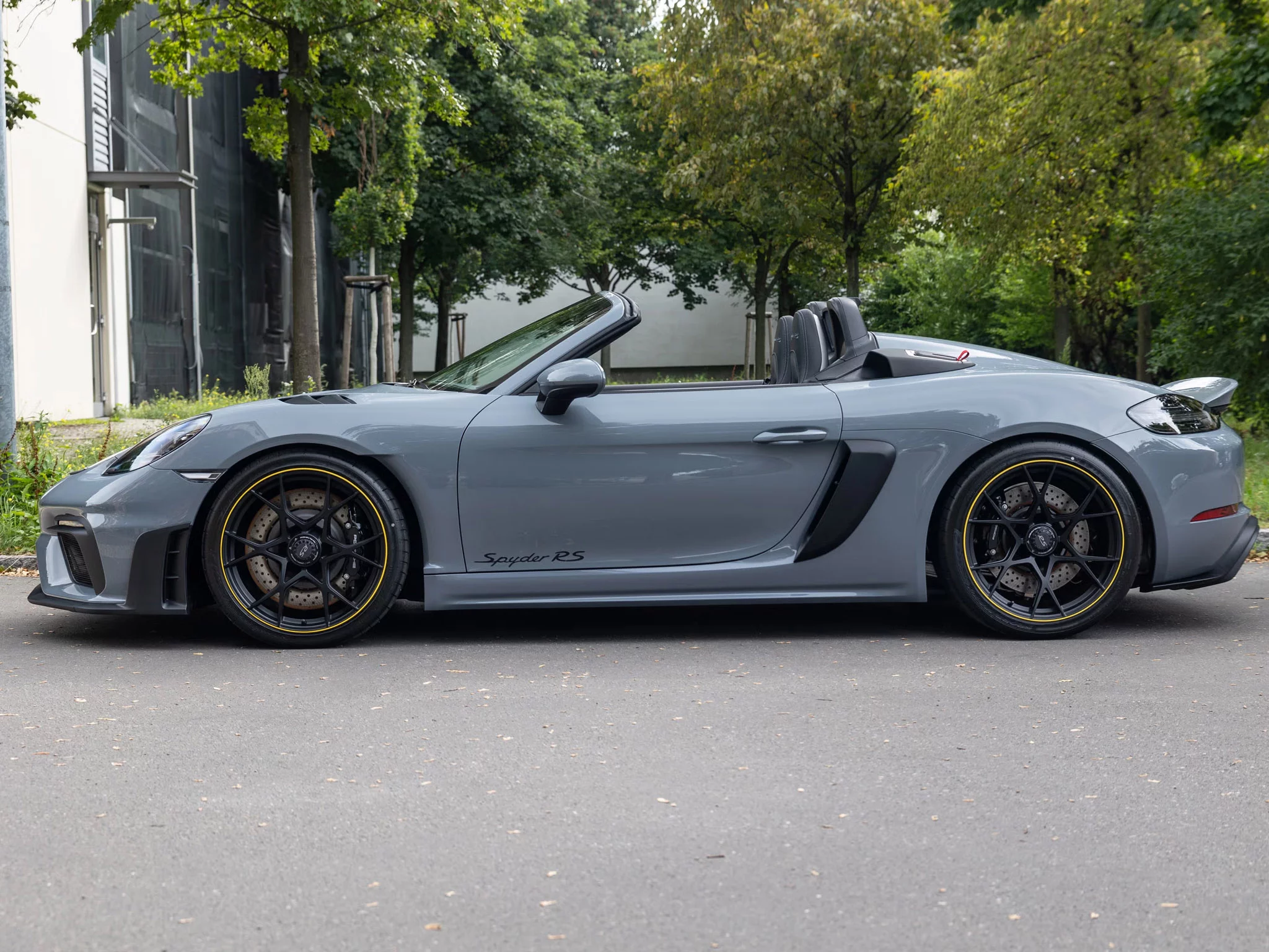 Arctic Grey Porsche 718 Spyder RS