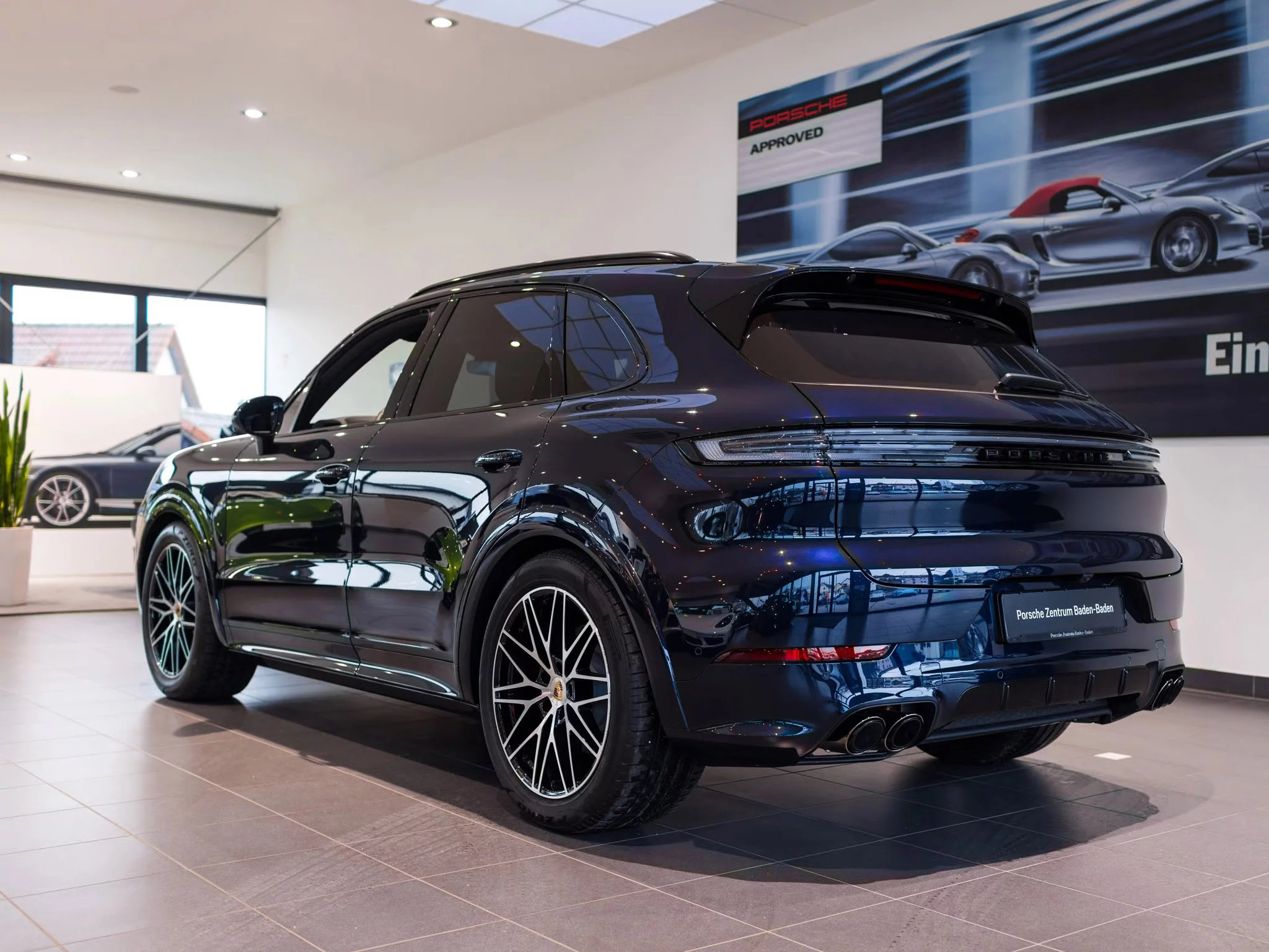 Dark Night Blue Metallic Porsche Cayenne